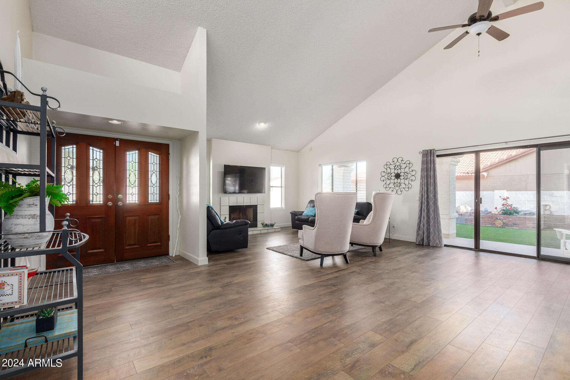 10525 E SUNNYDALE Drive