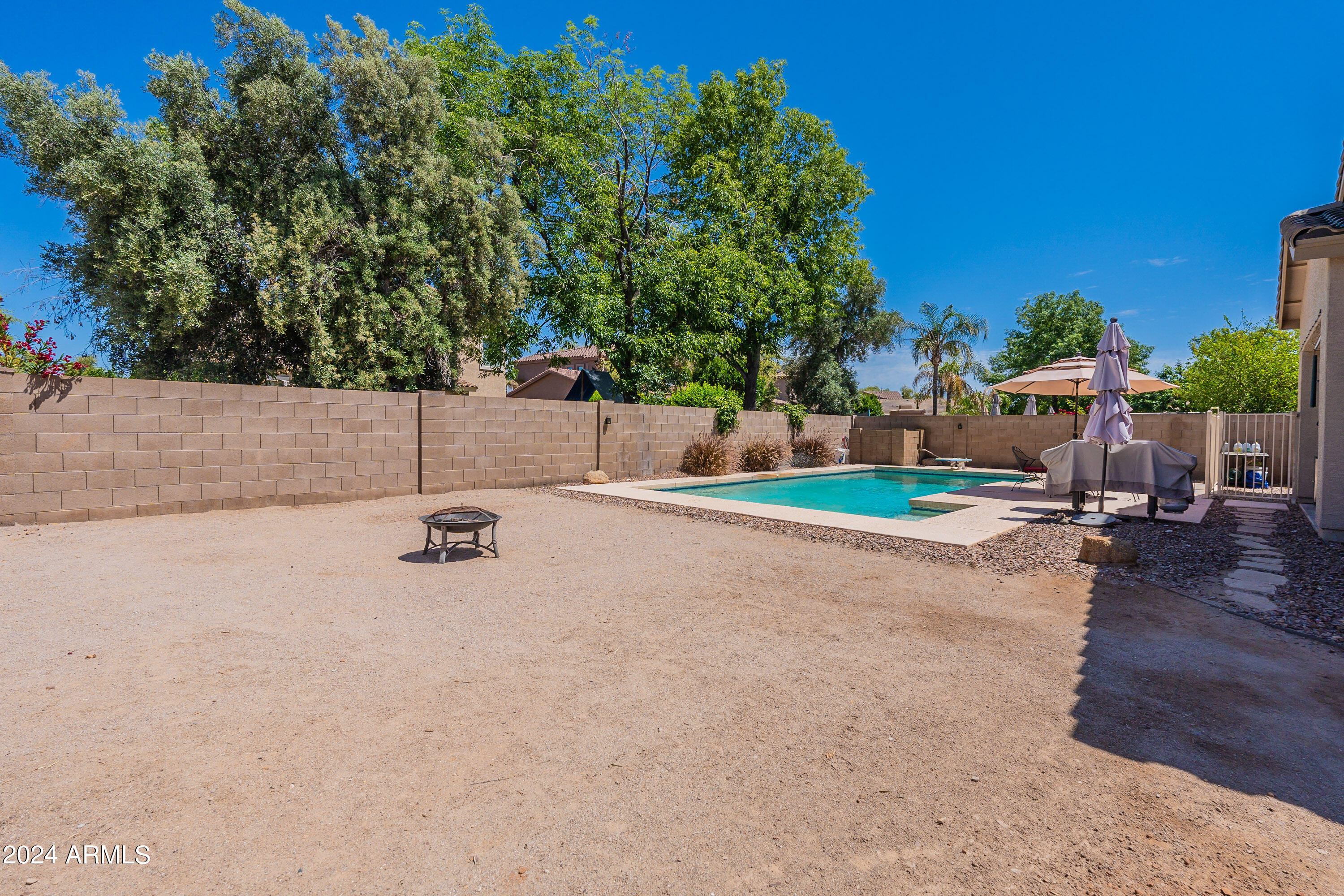 4064 E REINS Road