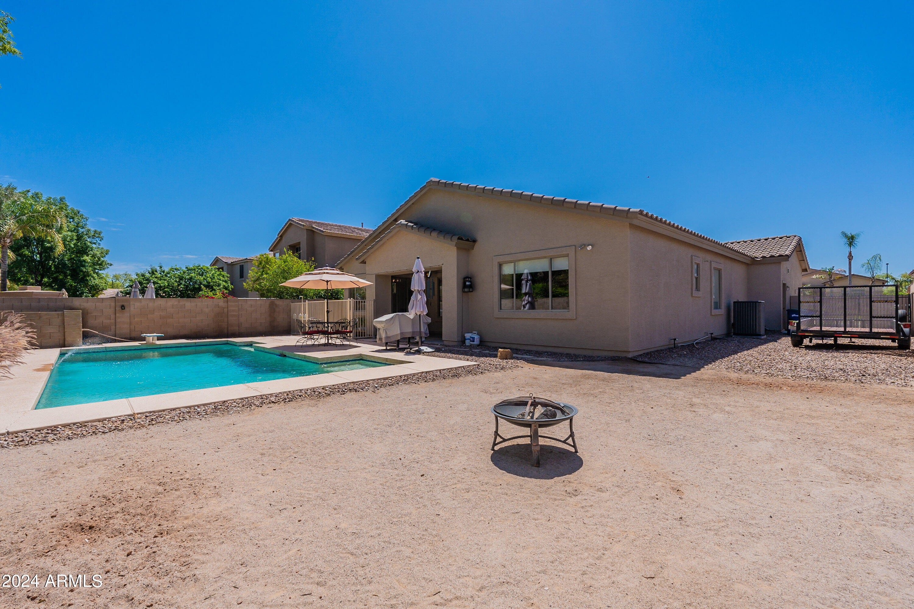 4064 E REINS Road