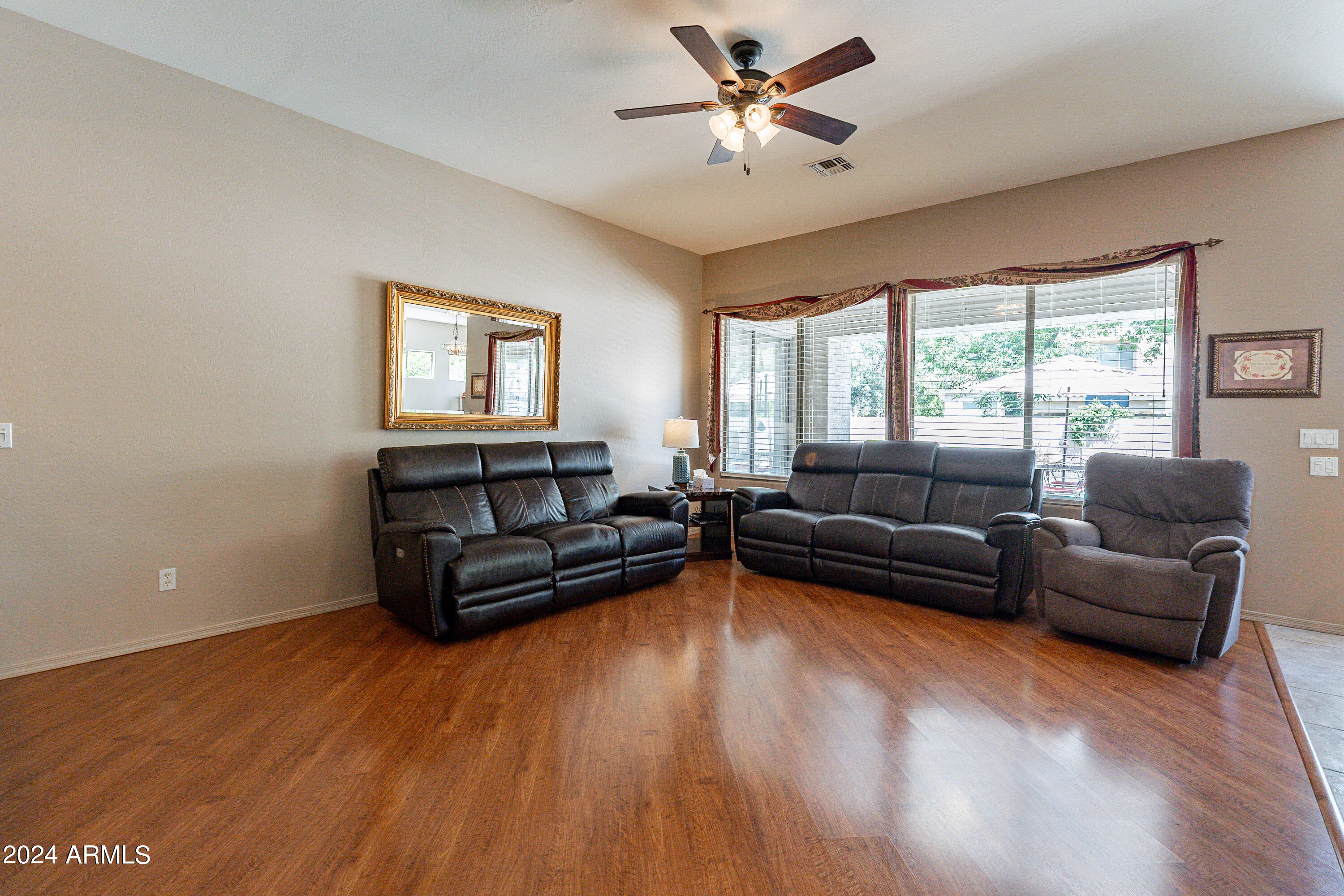 4064 E REINS Road