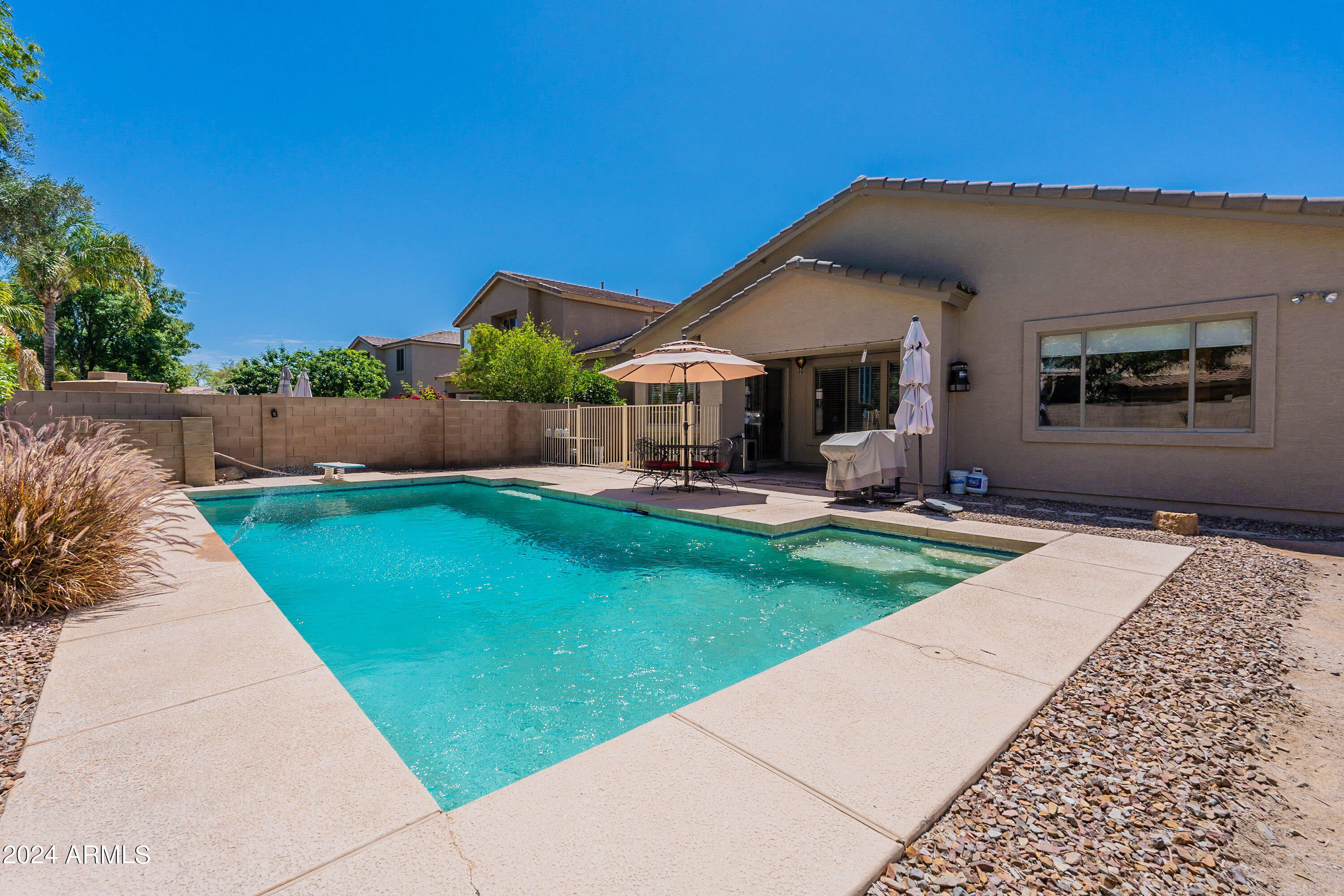 4064 E REINS Road