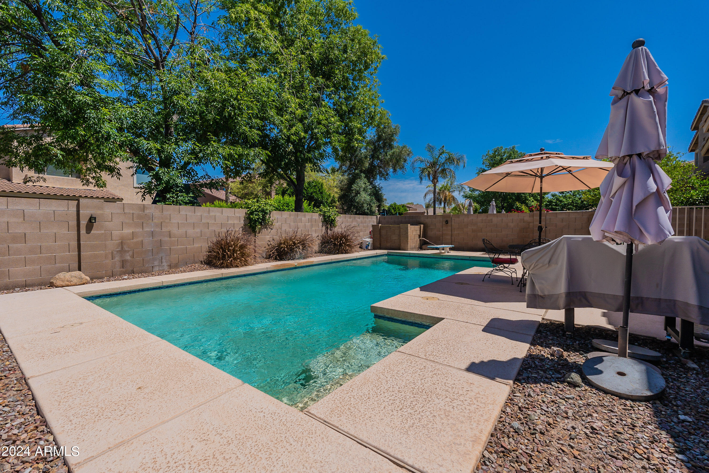 4064 E REINS Road