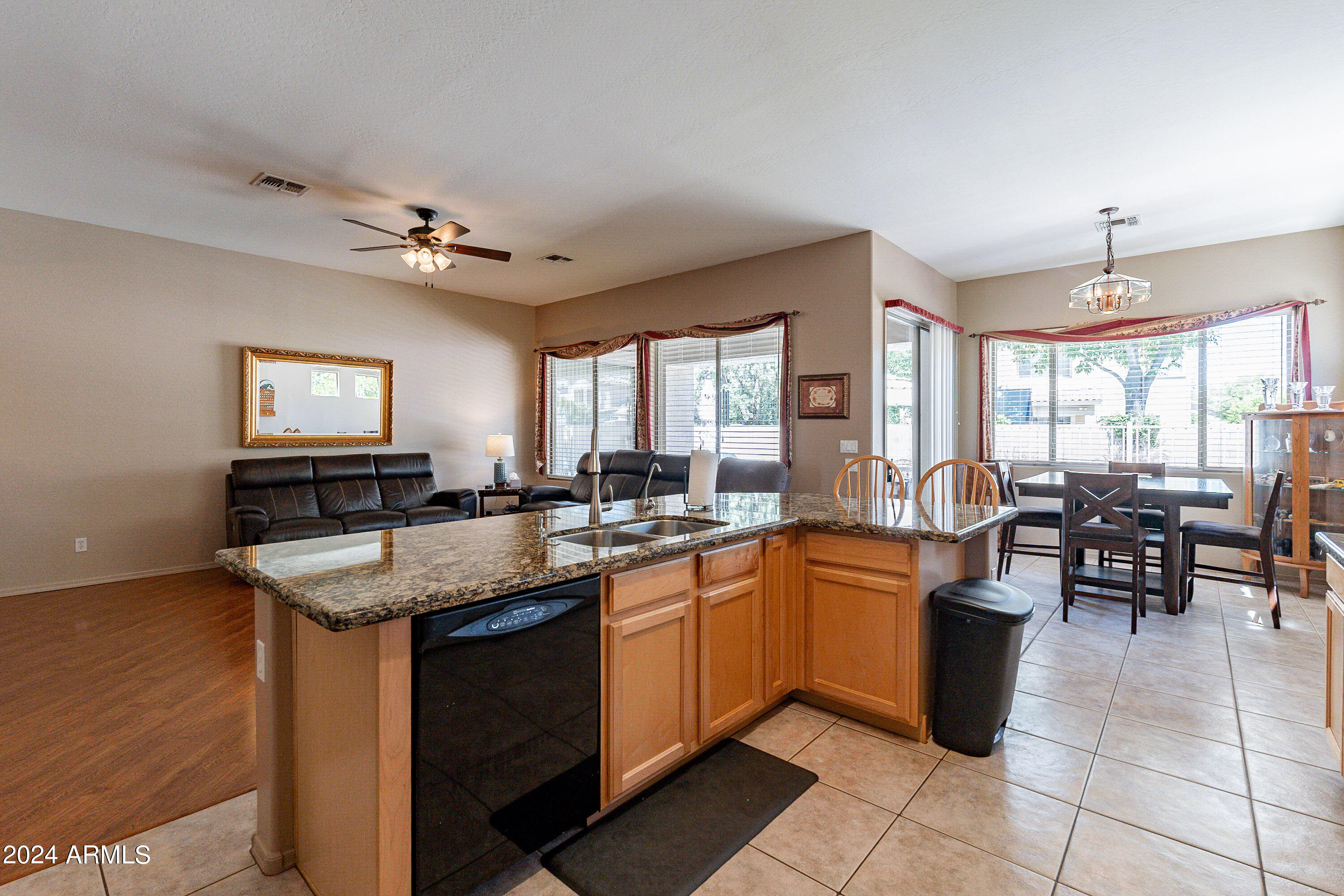 4064 E REINS Road
