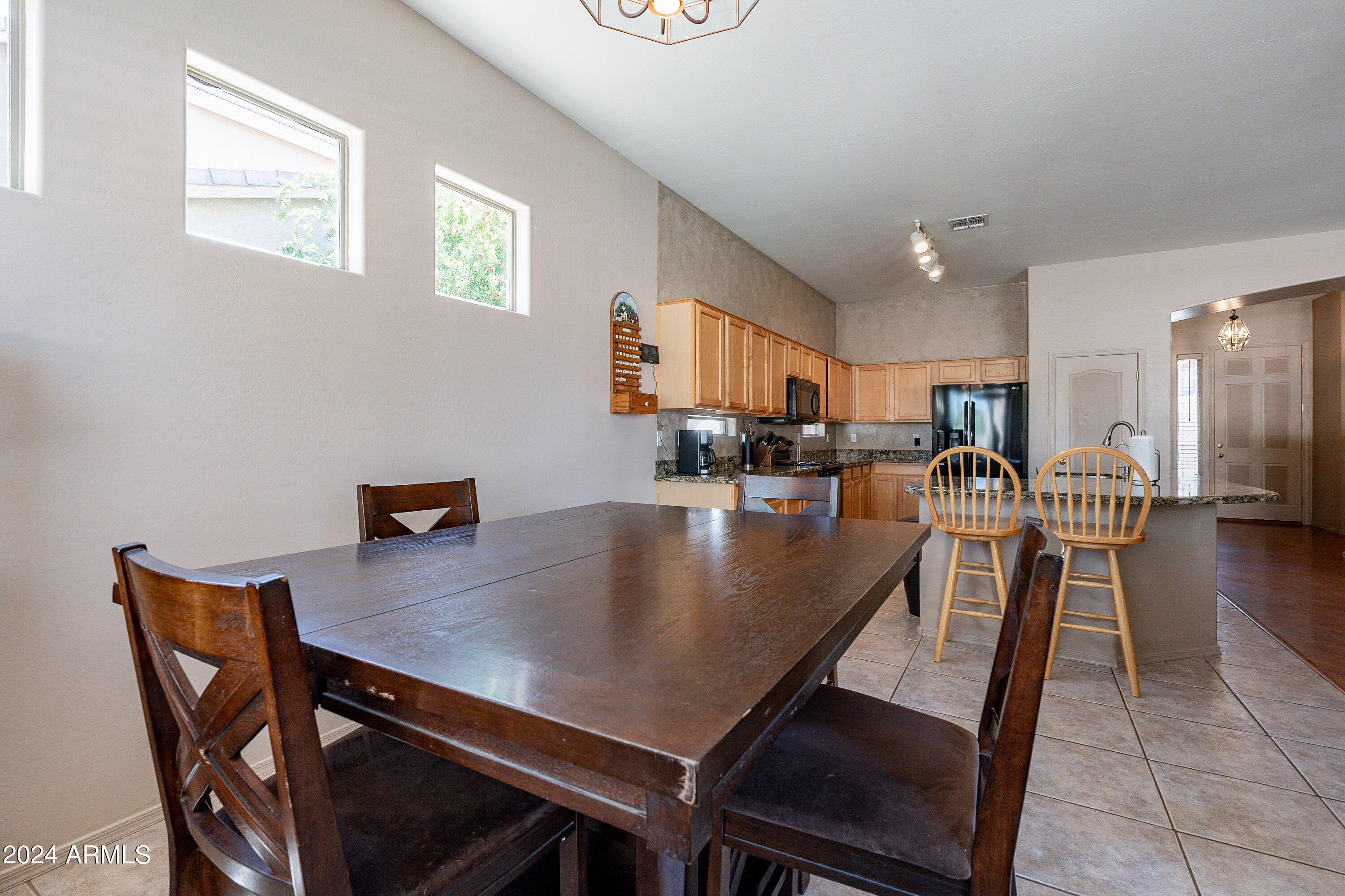 4064 E REINS Road