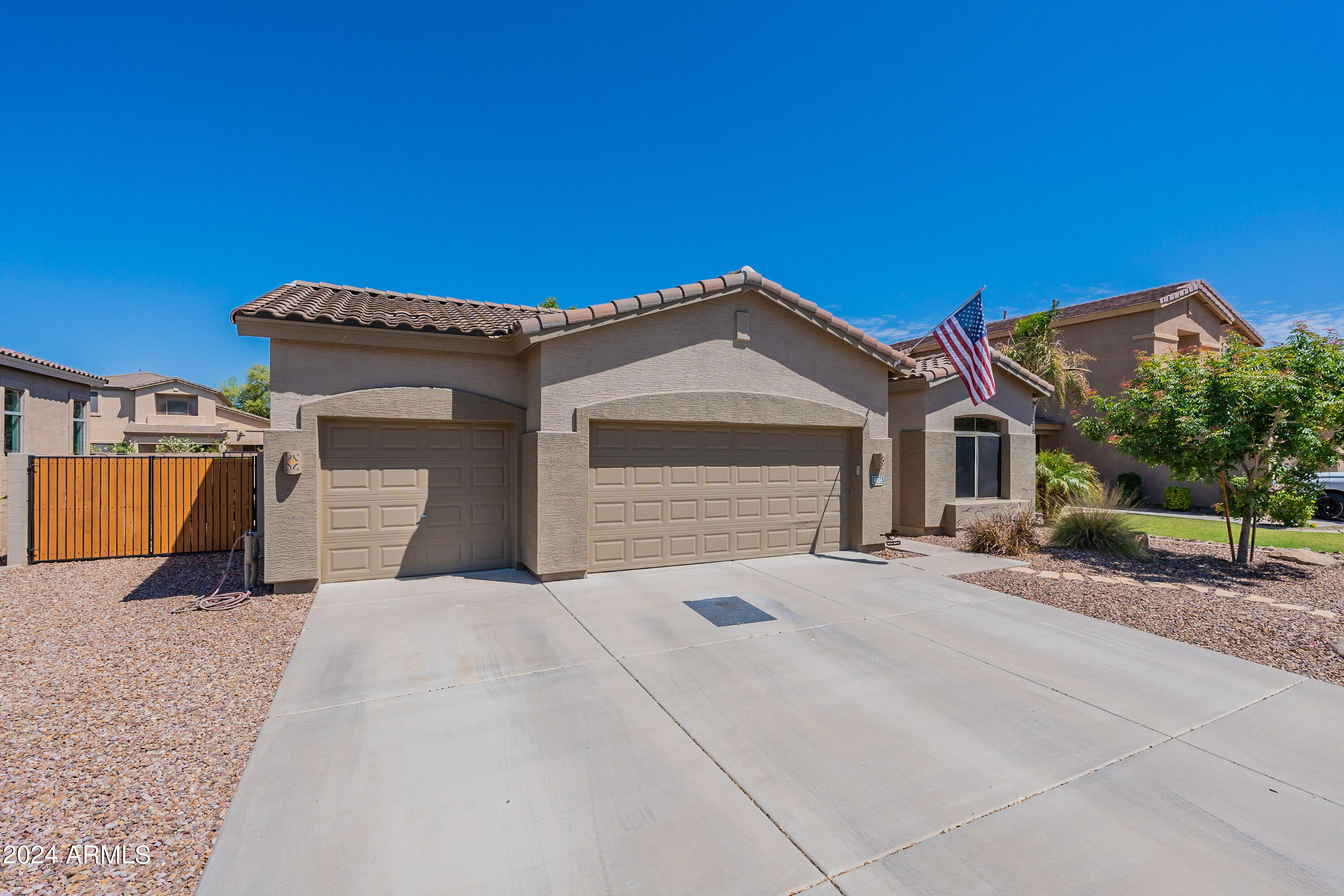 4064 E REINS Road