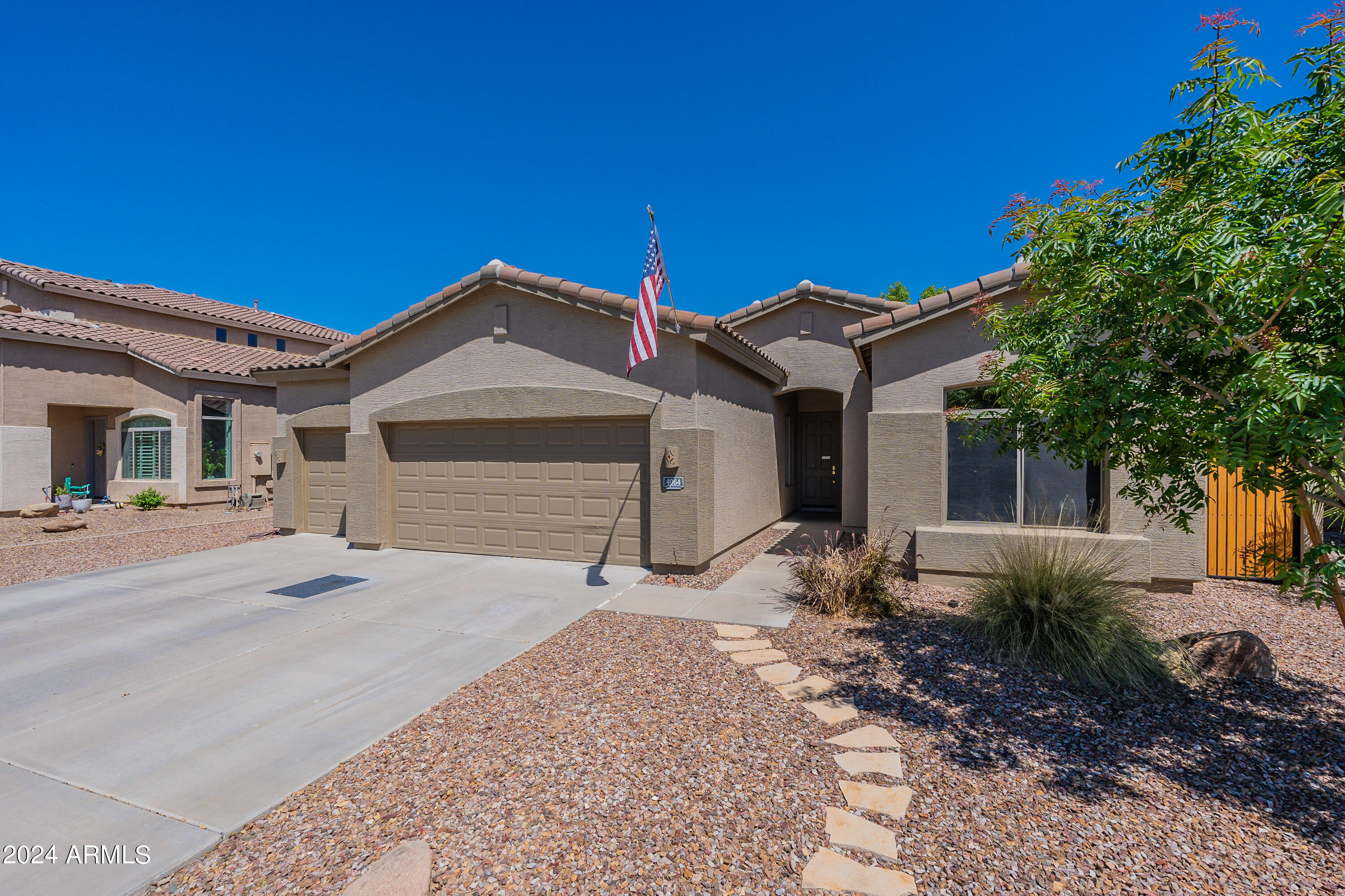 4064 E REINS Road
