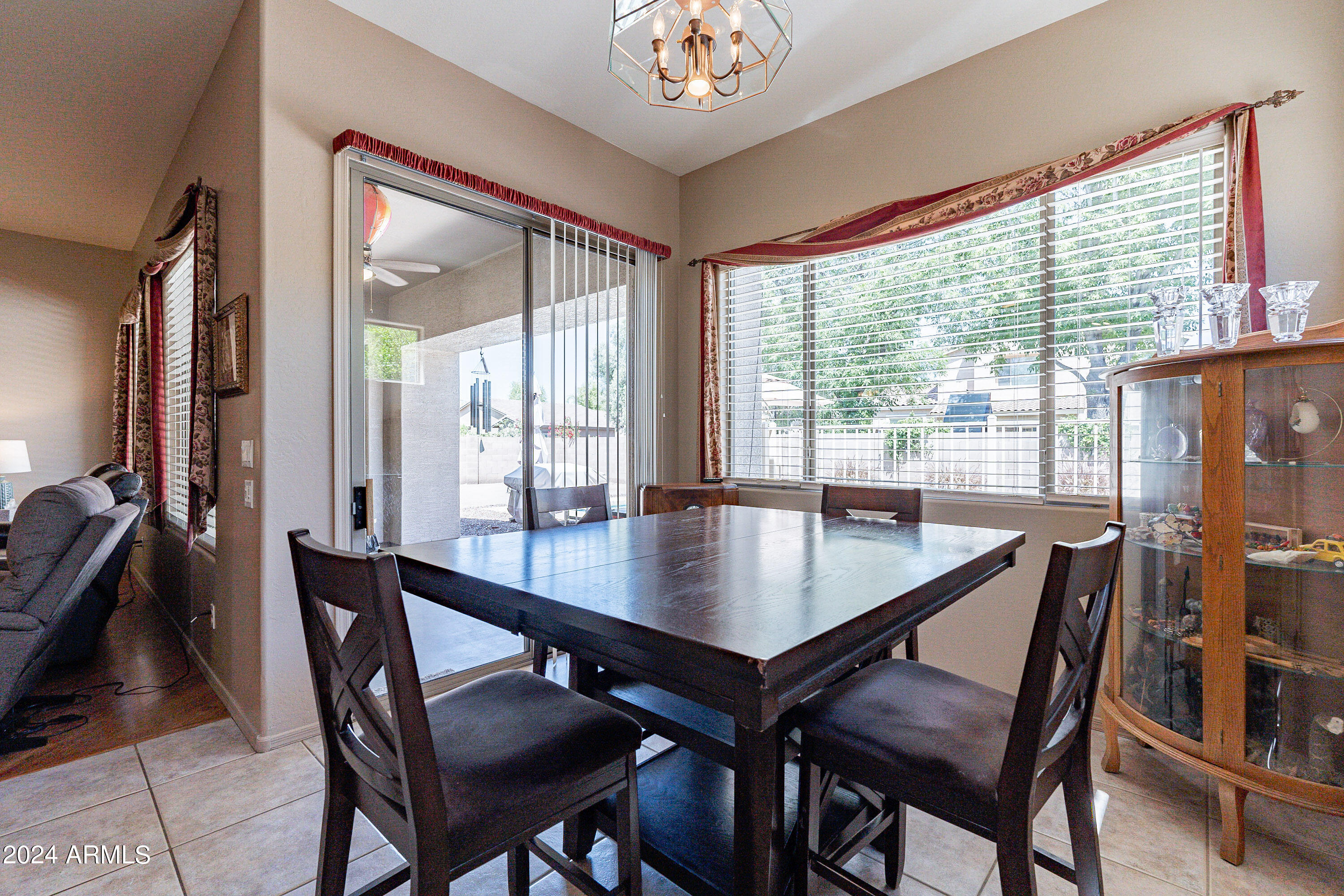 4064 E REINS Road