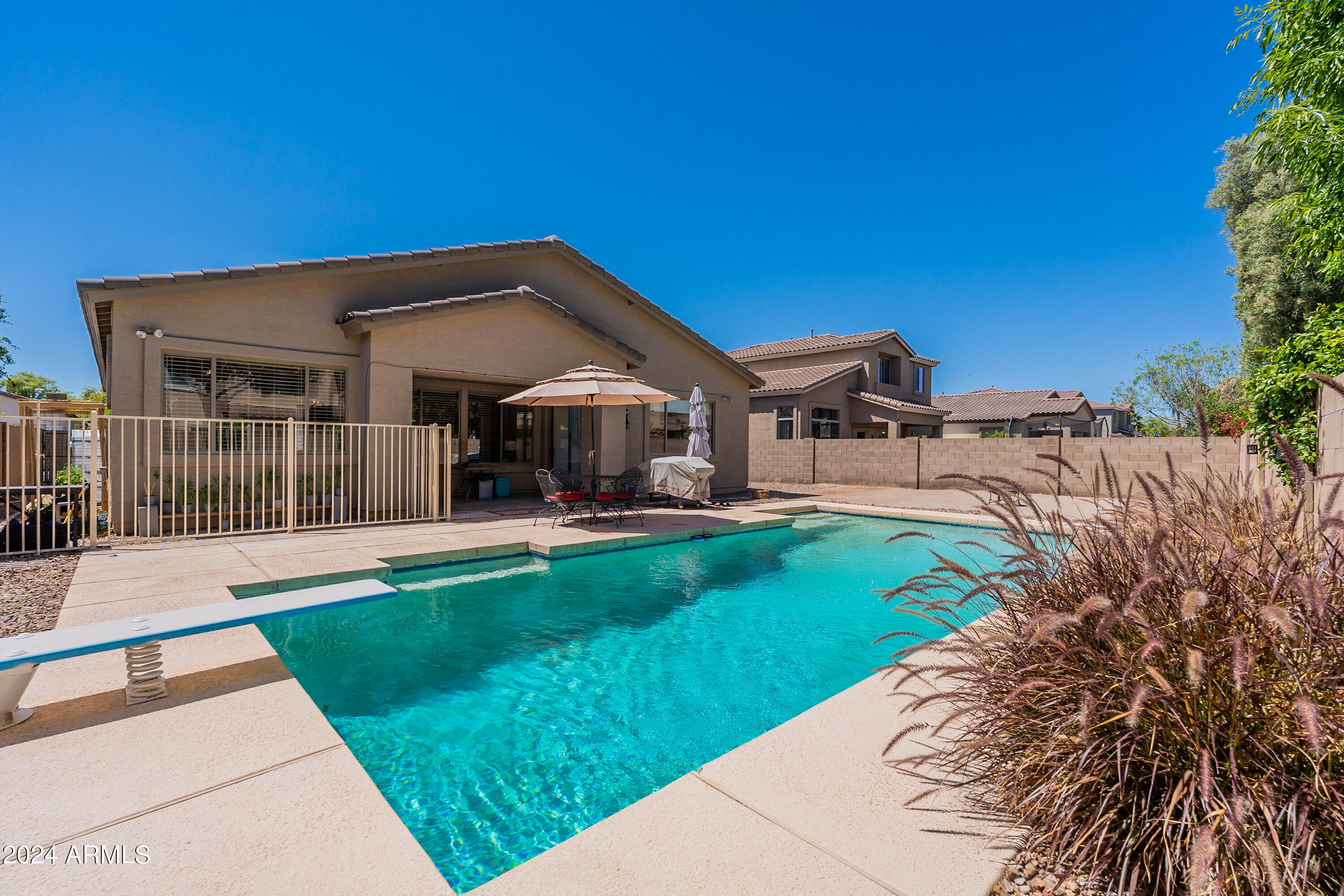 4064 E REINS Road