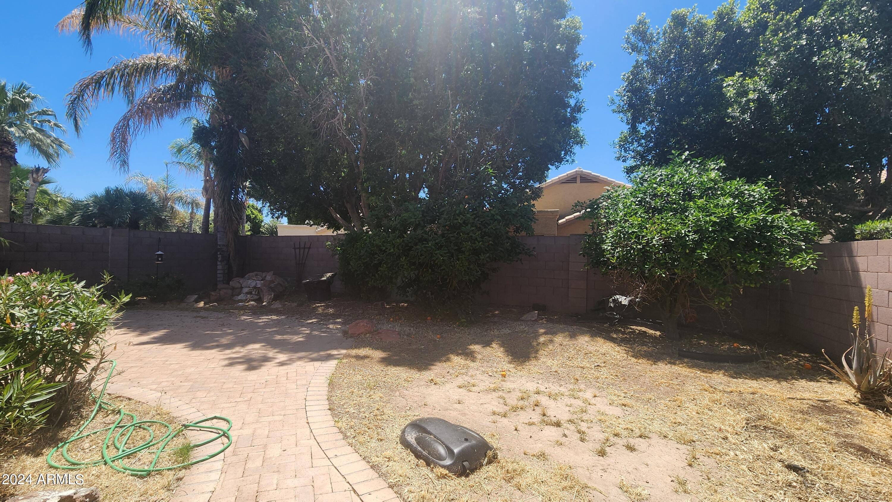 2243 W MYRTLE Drive