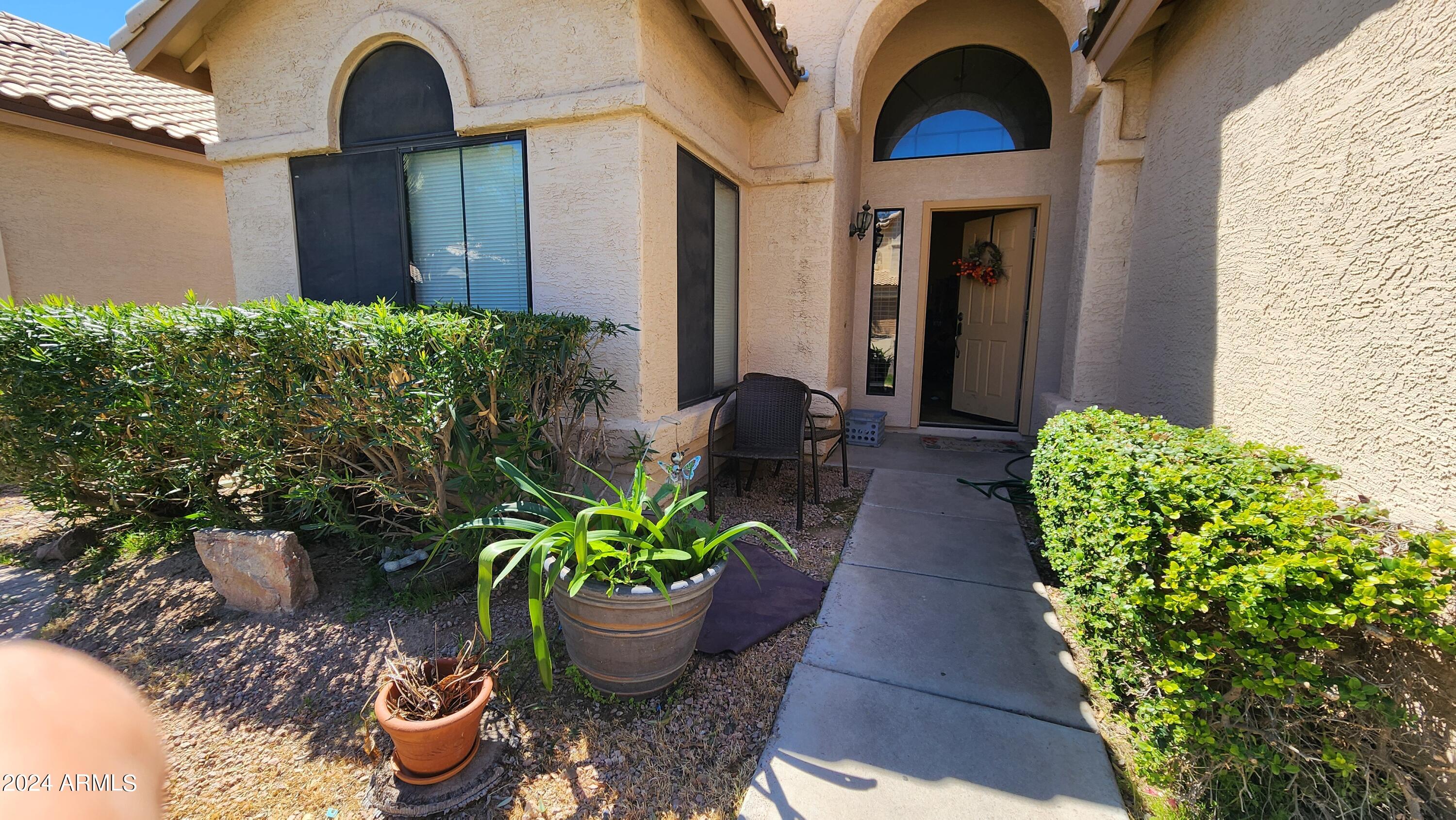 2243 W MYRTLE Drive