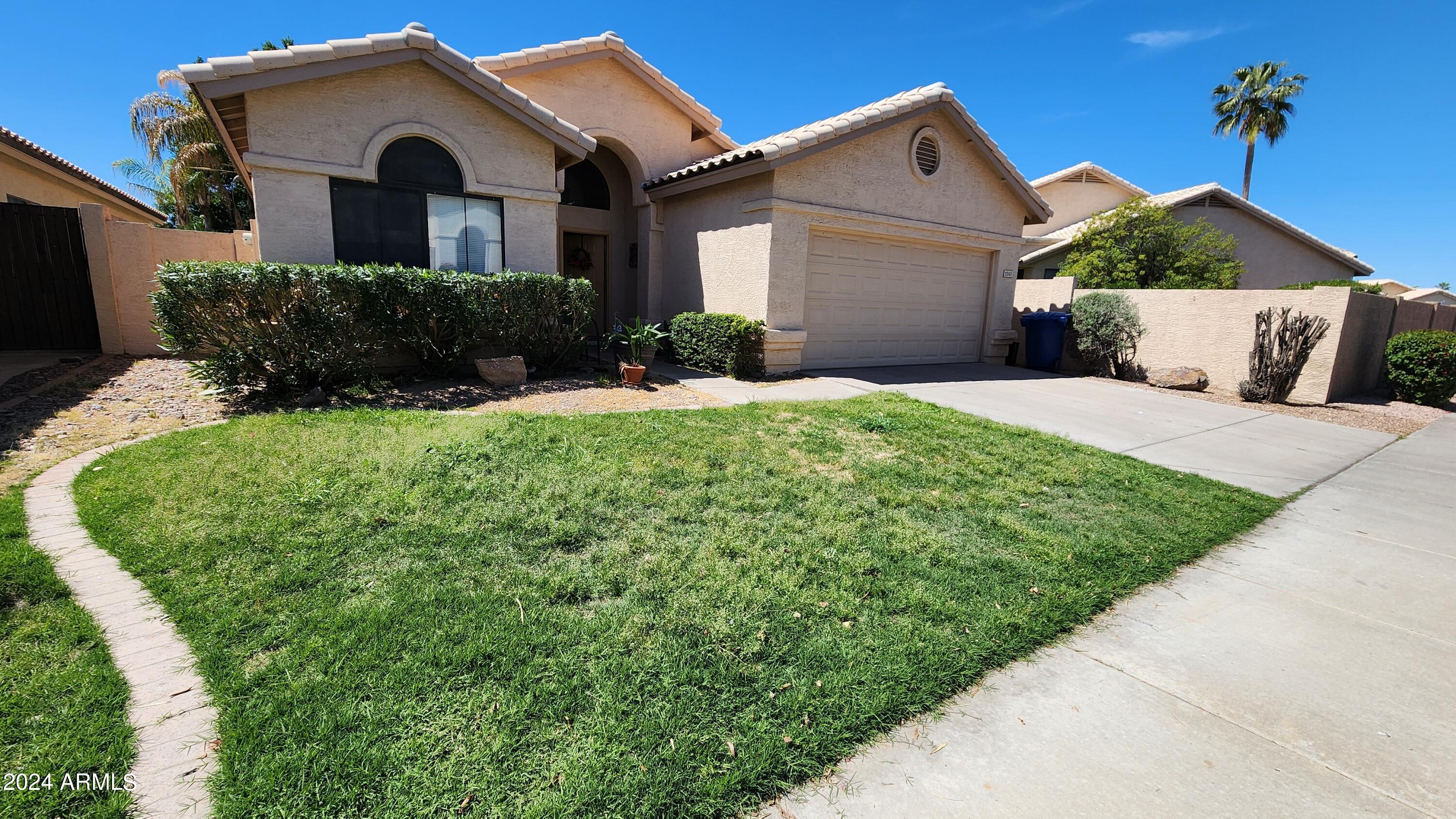 2243 W MYRTLE Drive