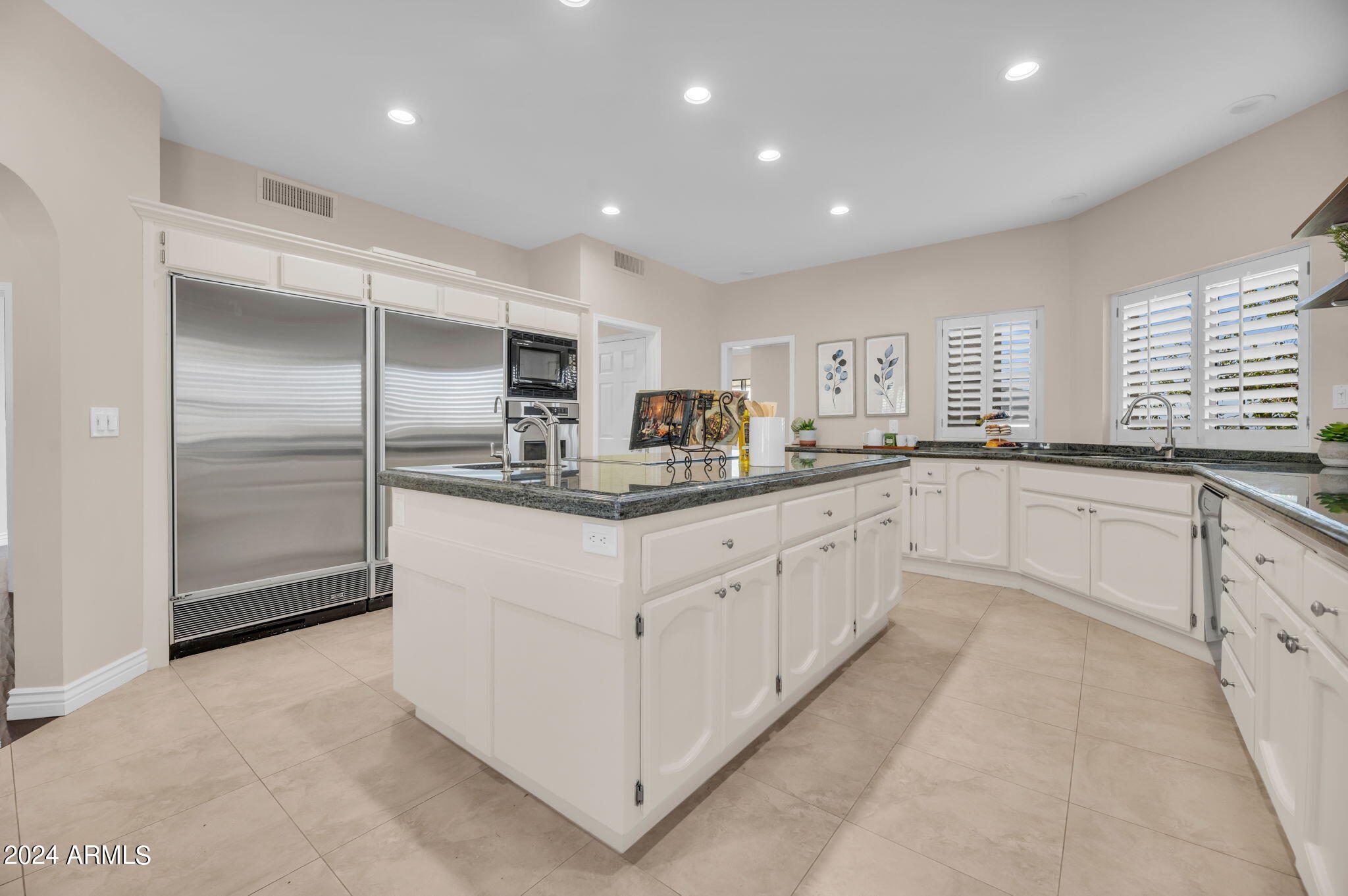 3800 E LINCOLN Drive # 3