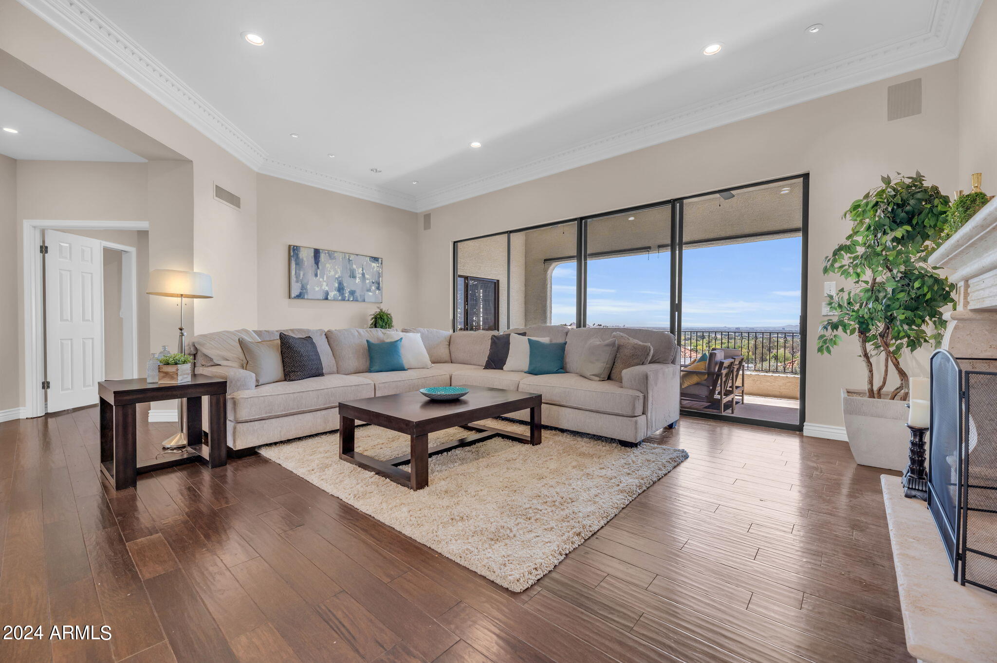3800 E LINCOLN Drive # 3