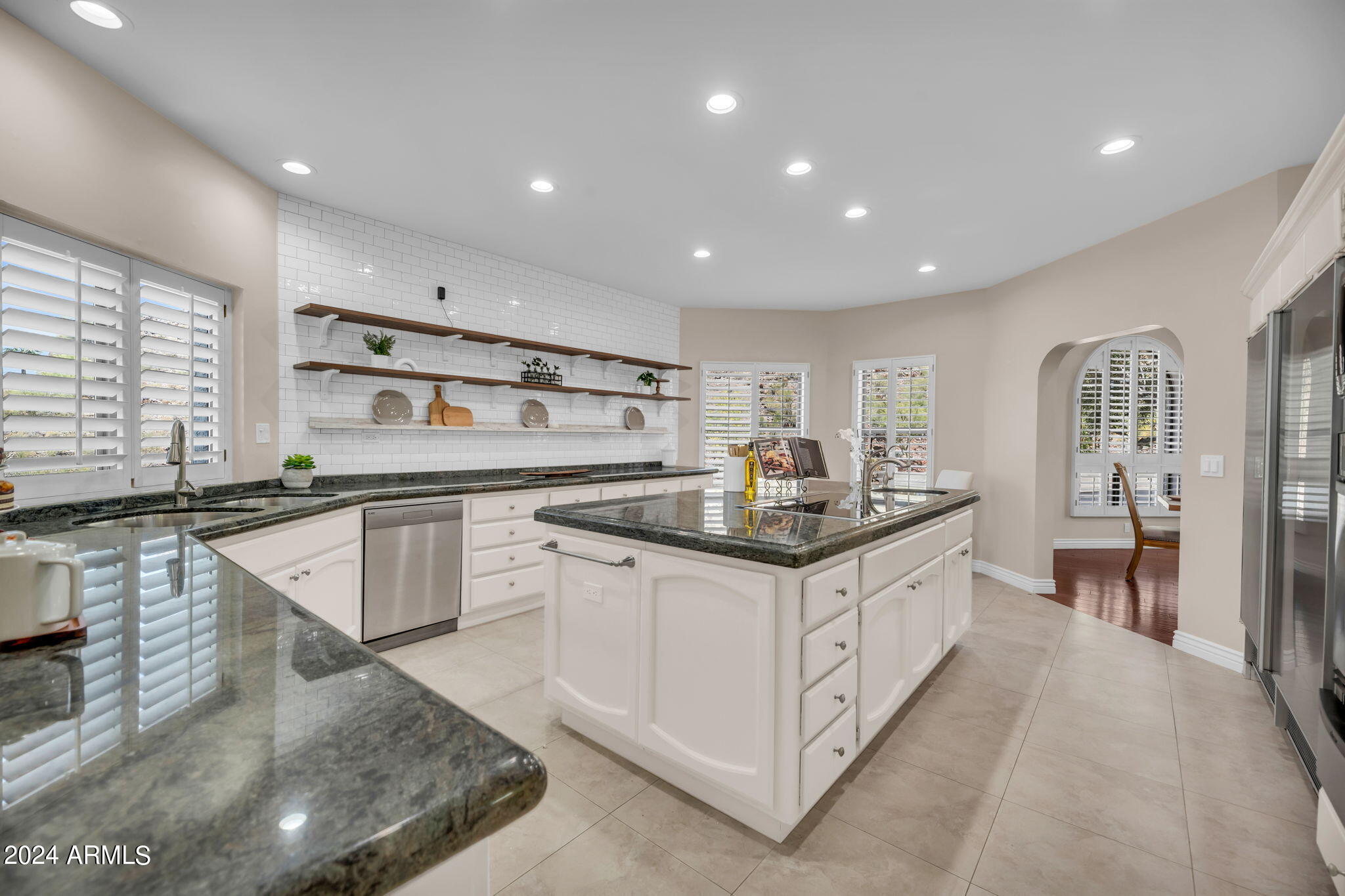 3800 E LINCOLN Drive # 3