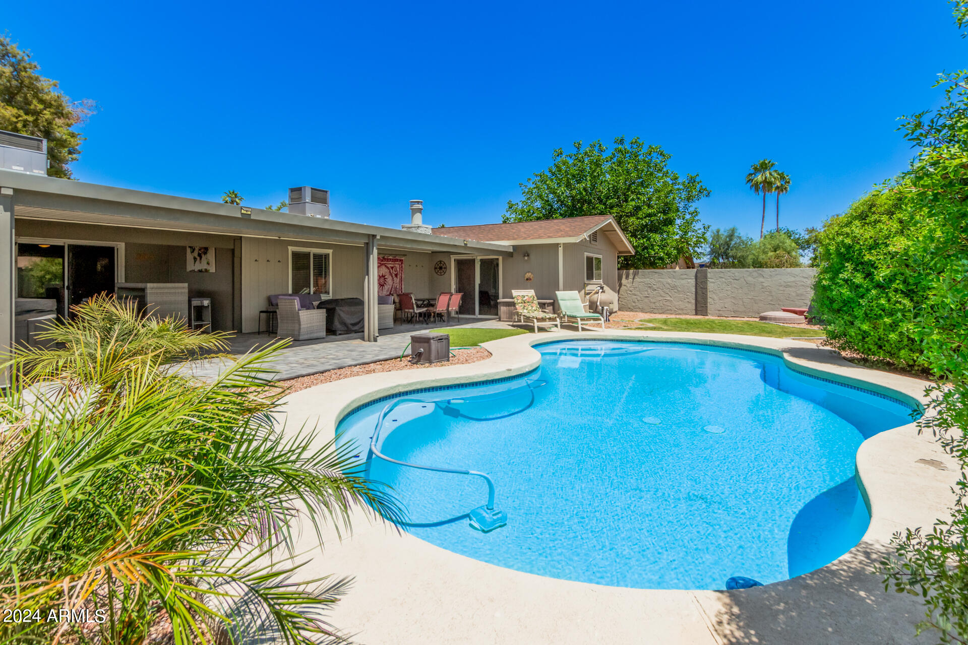 713 W GAIL Drive
