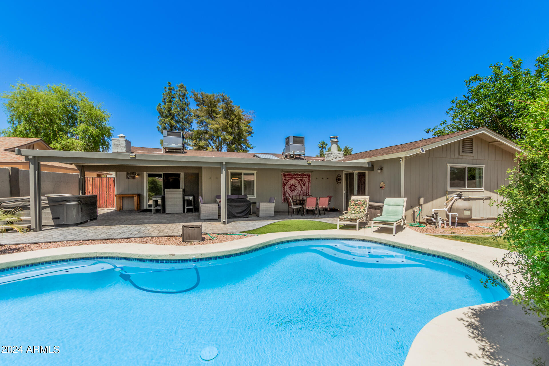 713 W GAIL Drive