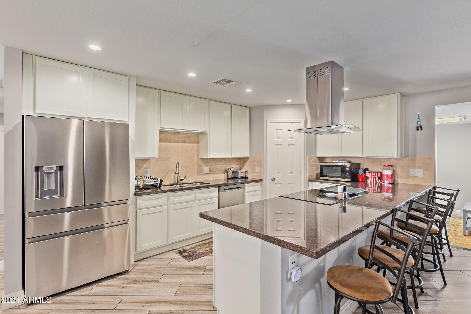 713 W GAIL Drive