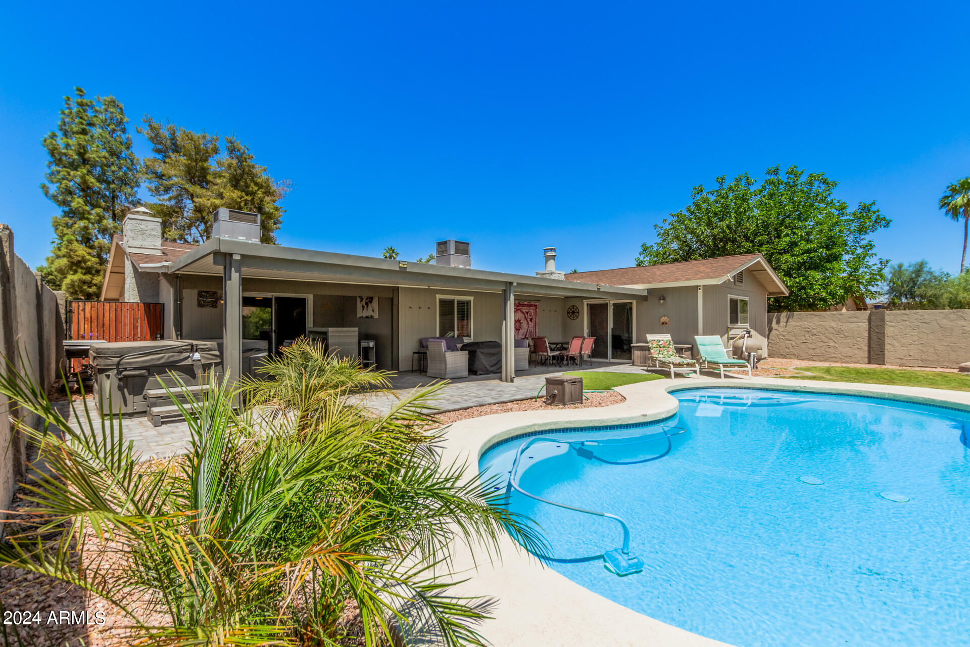 713 W GAIL Drive