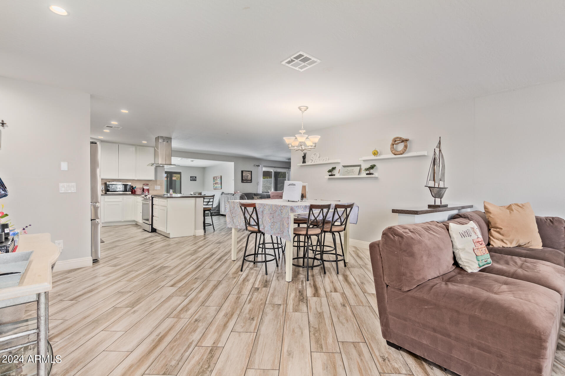 713 W GAIL Drive