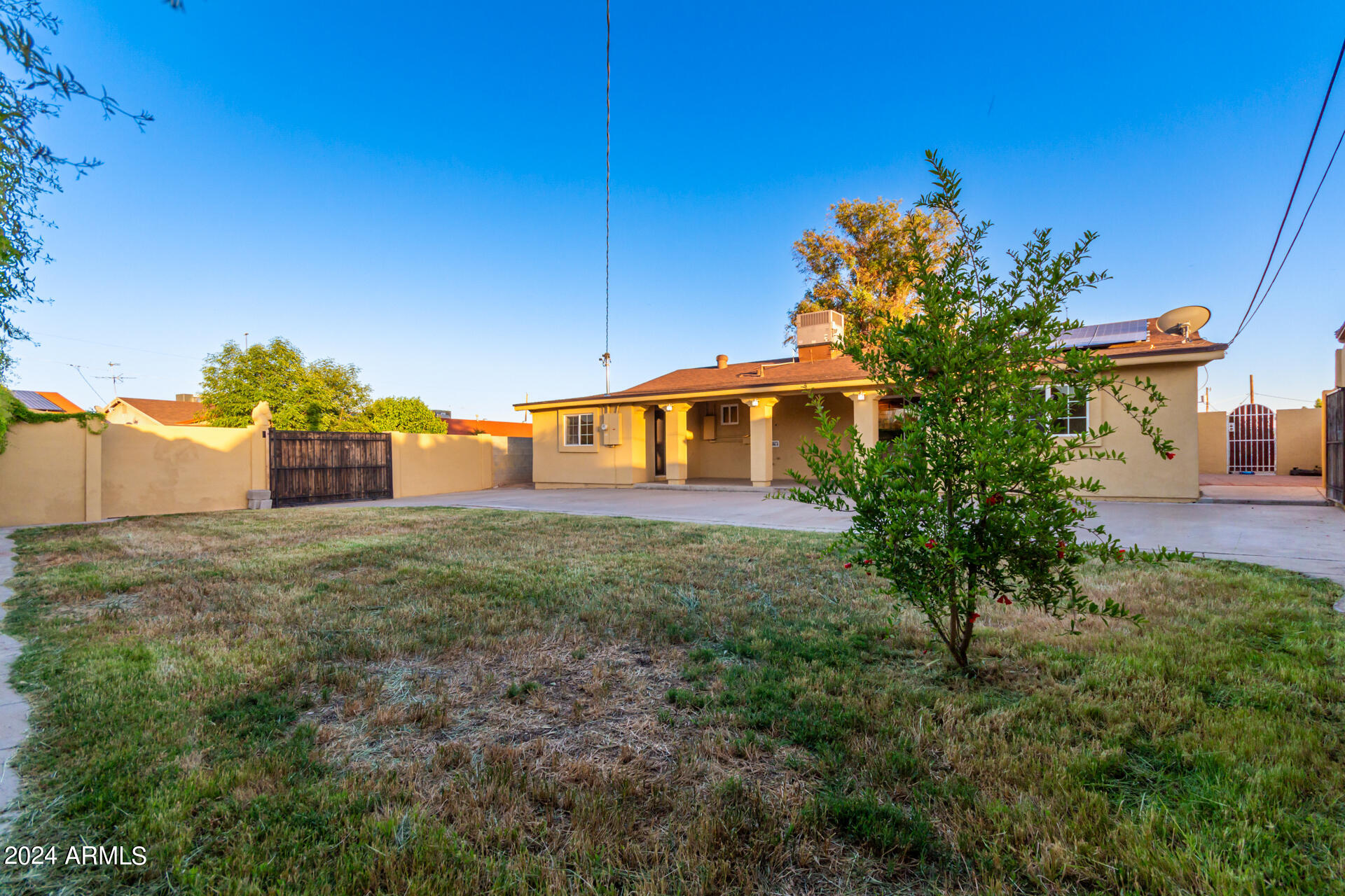 3320 E LUDLOW Drive
