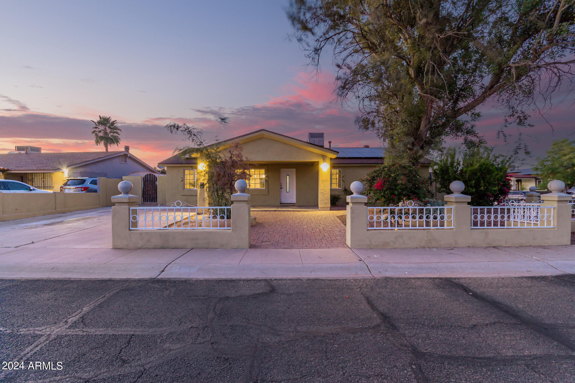 3320 E LUDLOW Drive