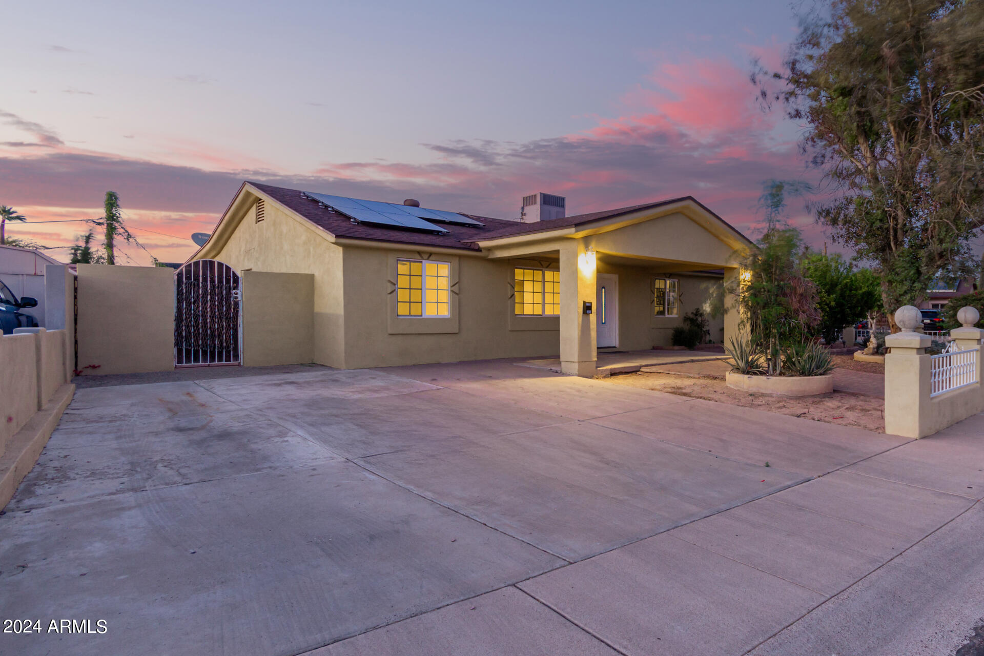 3320 E LUDLOW Drive