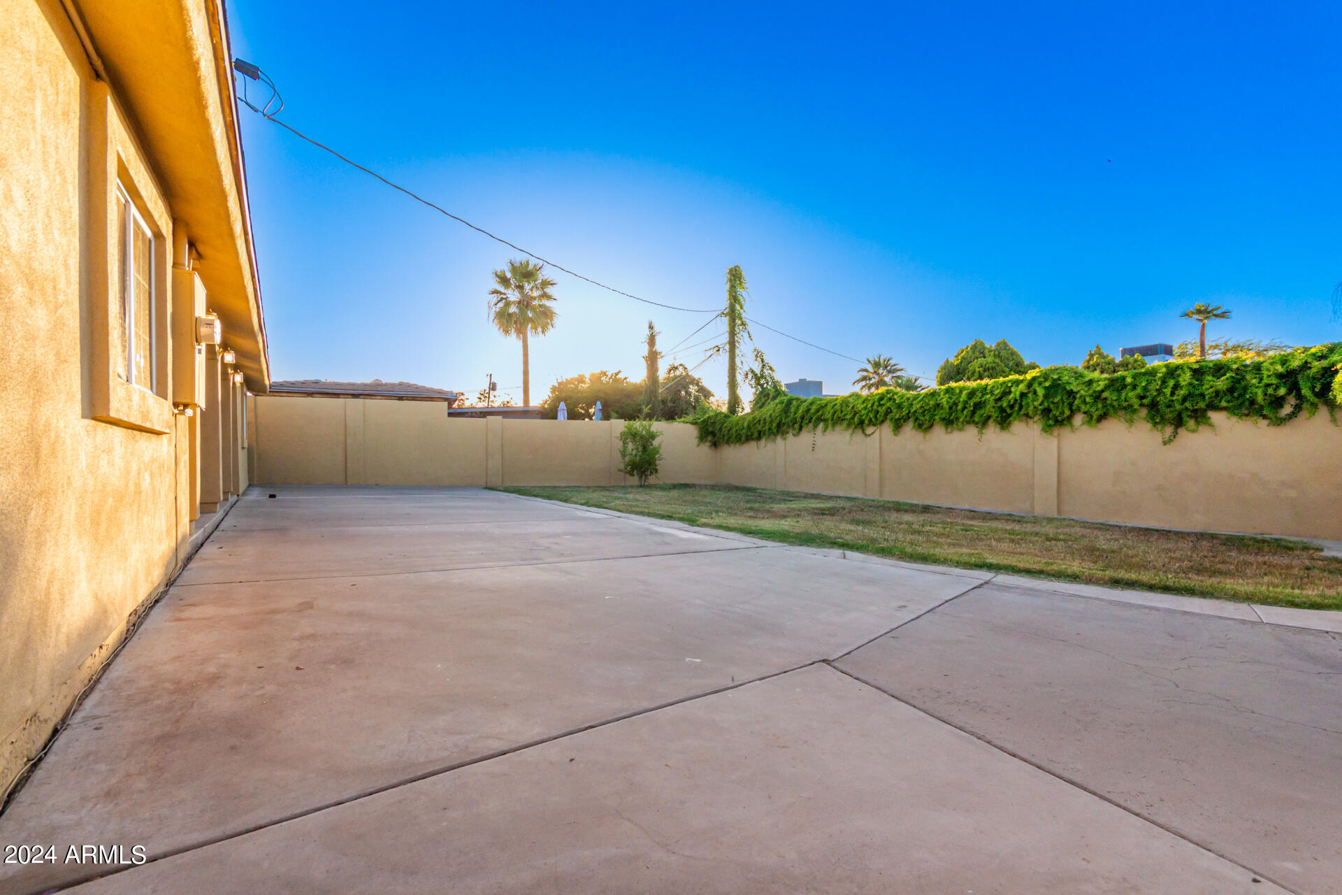 3320 E LUDLOW Drive