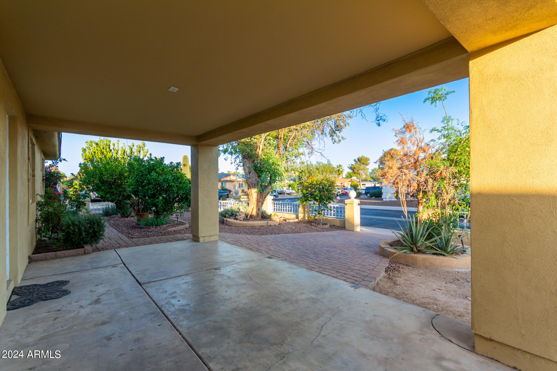3320 E LUDLOW Drive