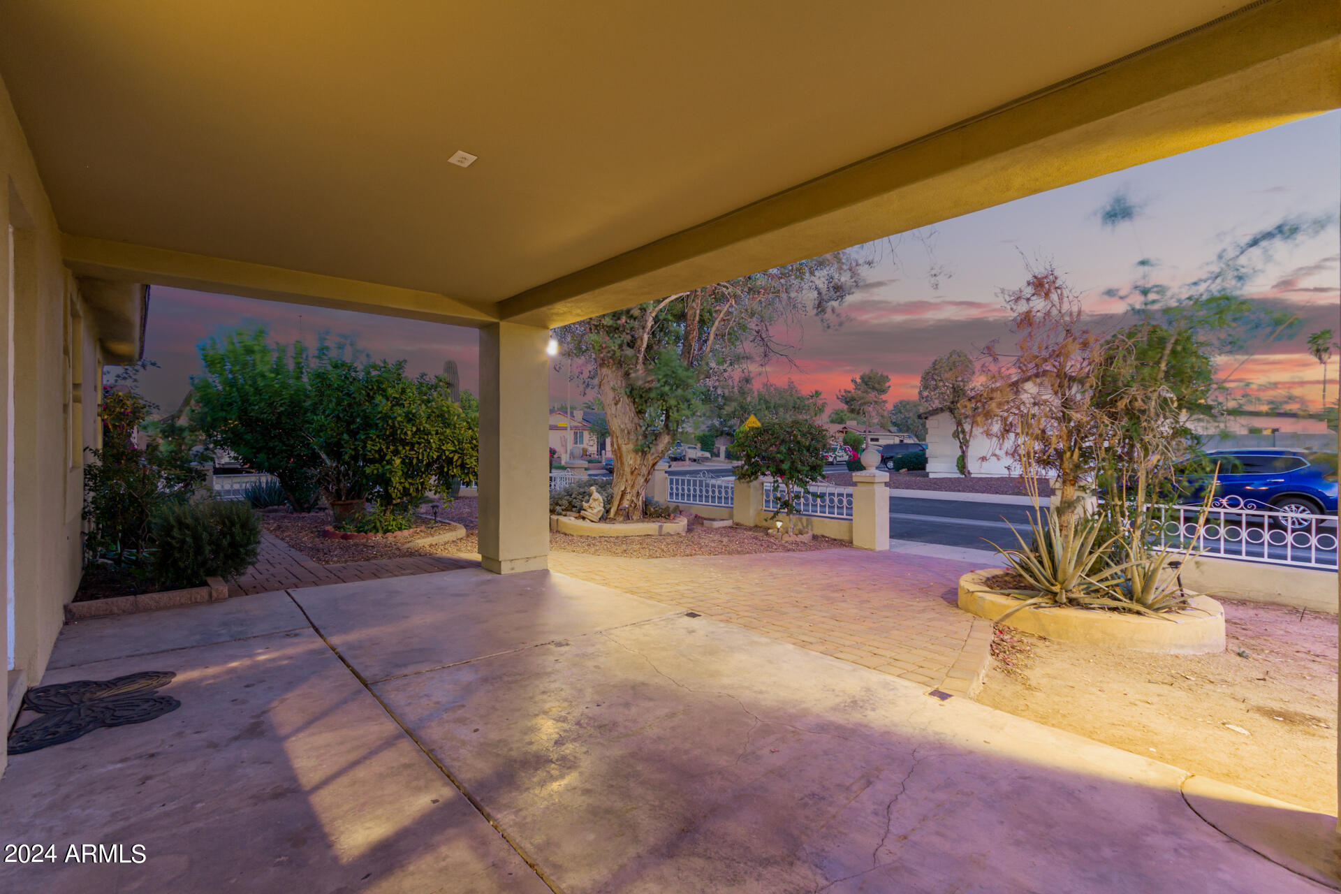 3320 E LUDLOW Drive