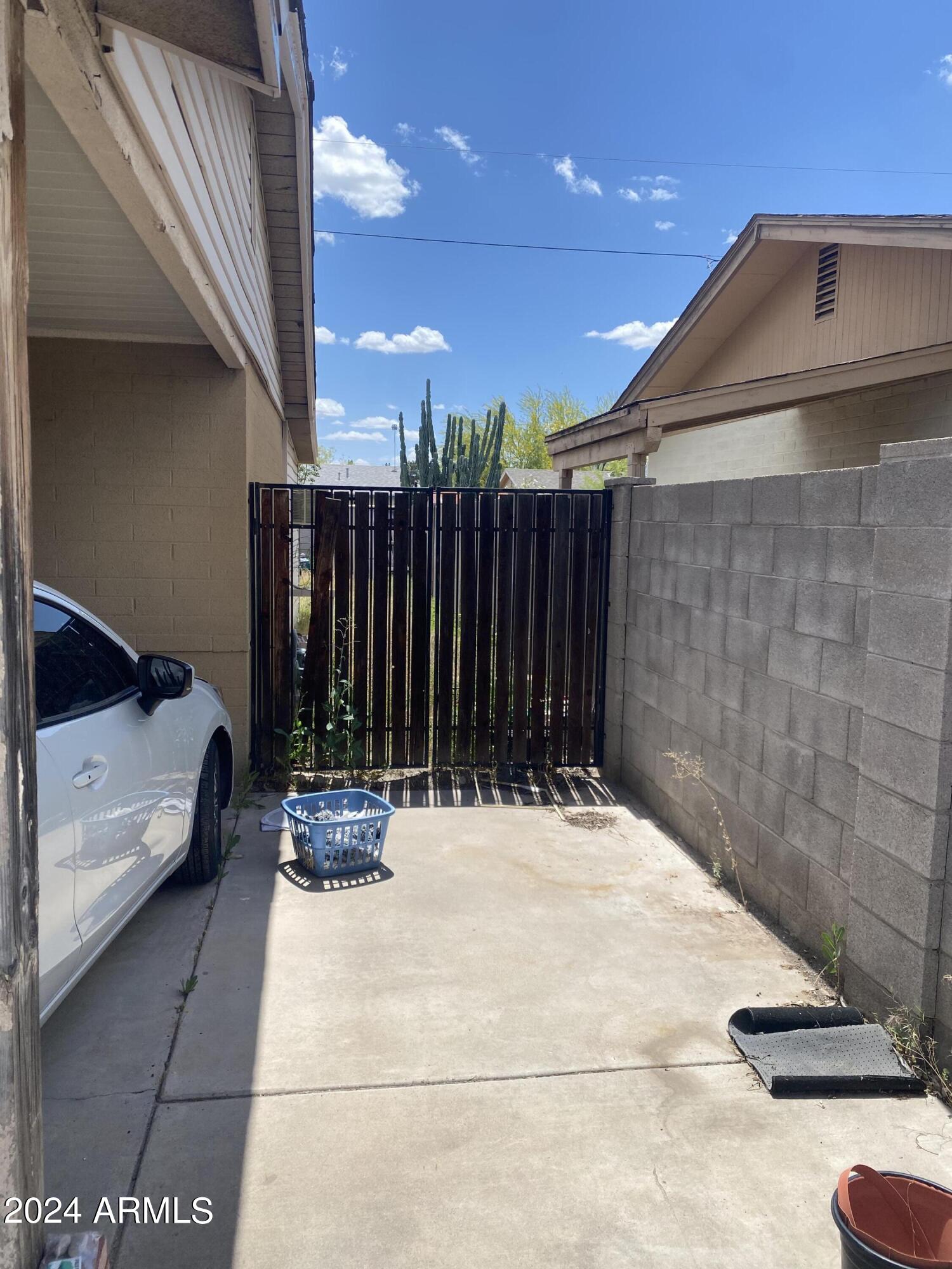 2339 E SYLVIA Street