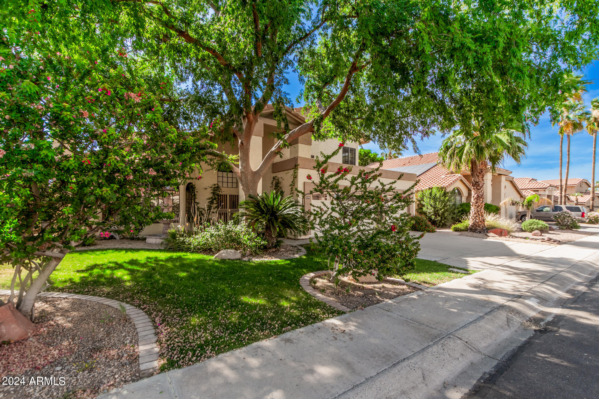 3706 N WINTERGREEN Way