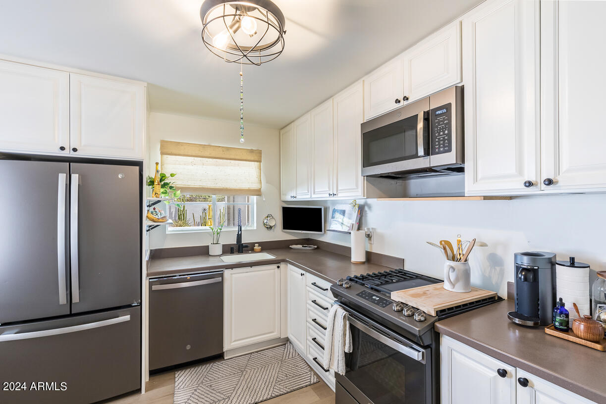 144 W PIERSON Street