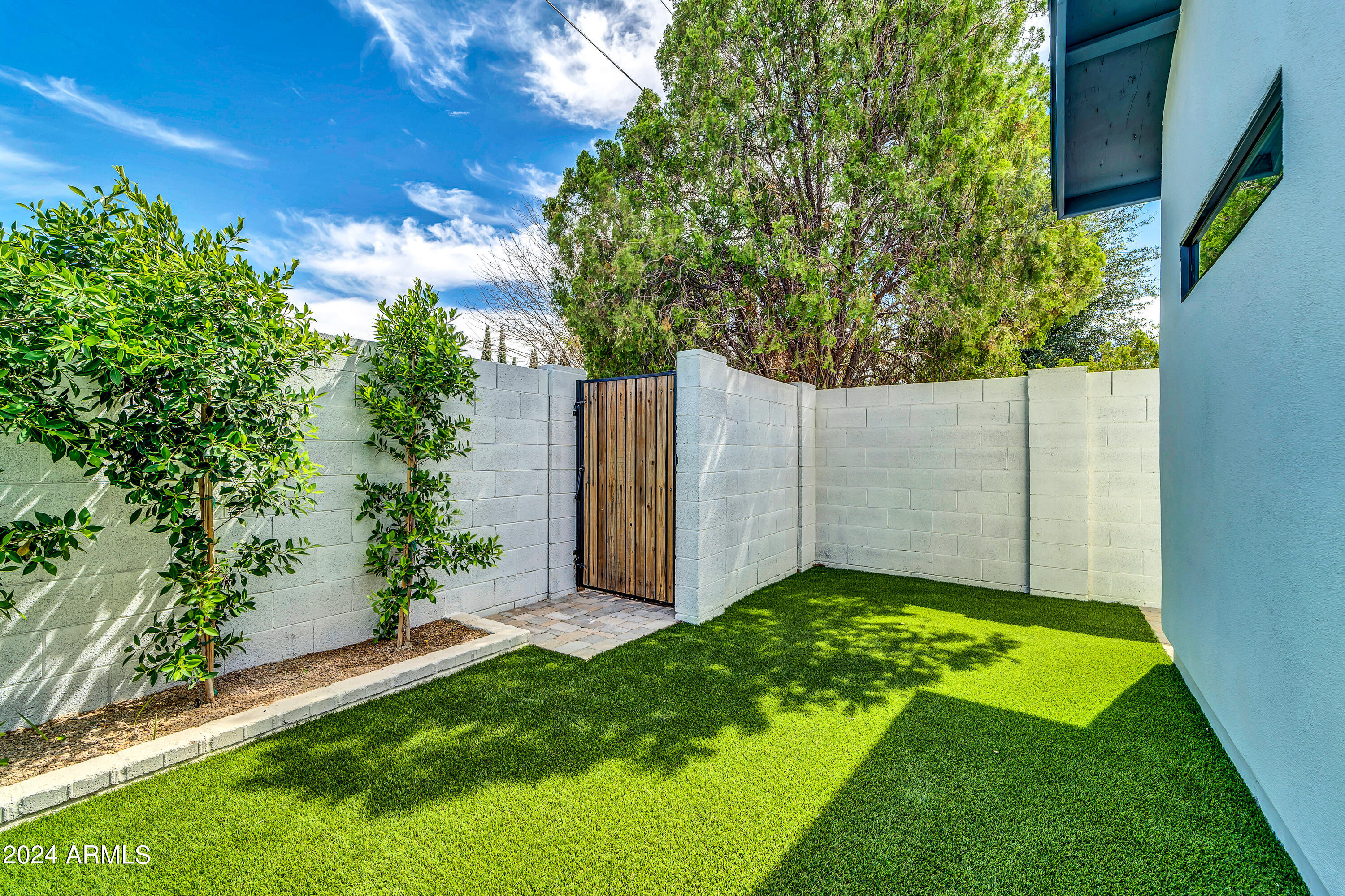 8032 E WILSHIRE Drive