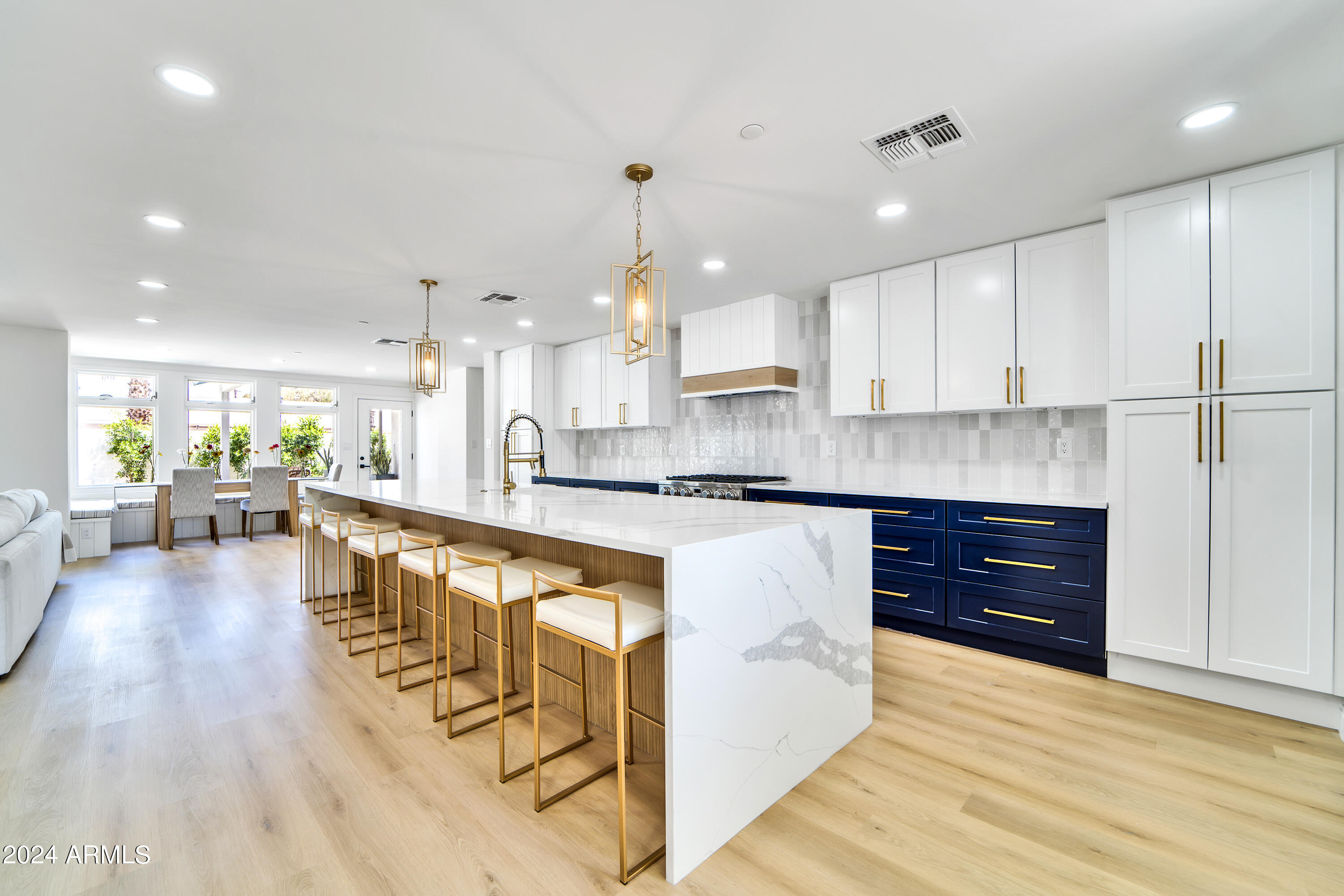 8032 E WILSHIRE Drive