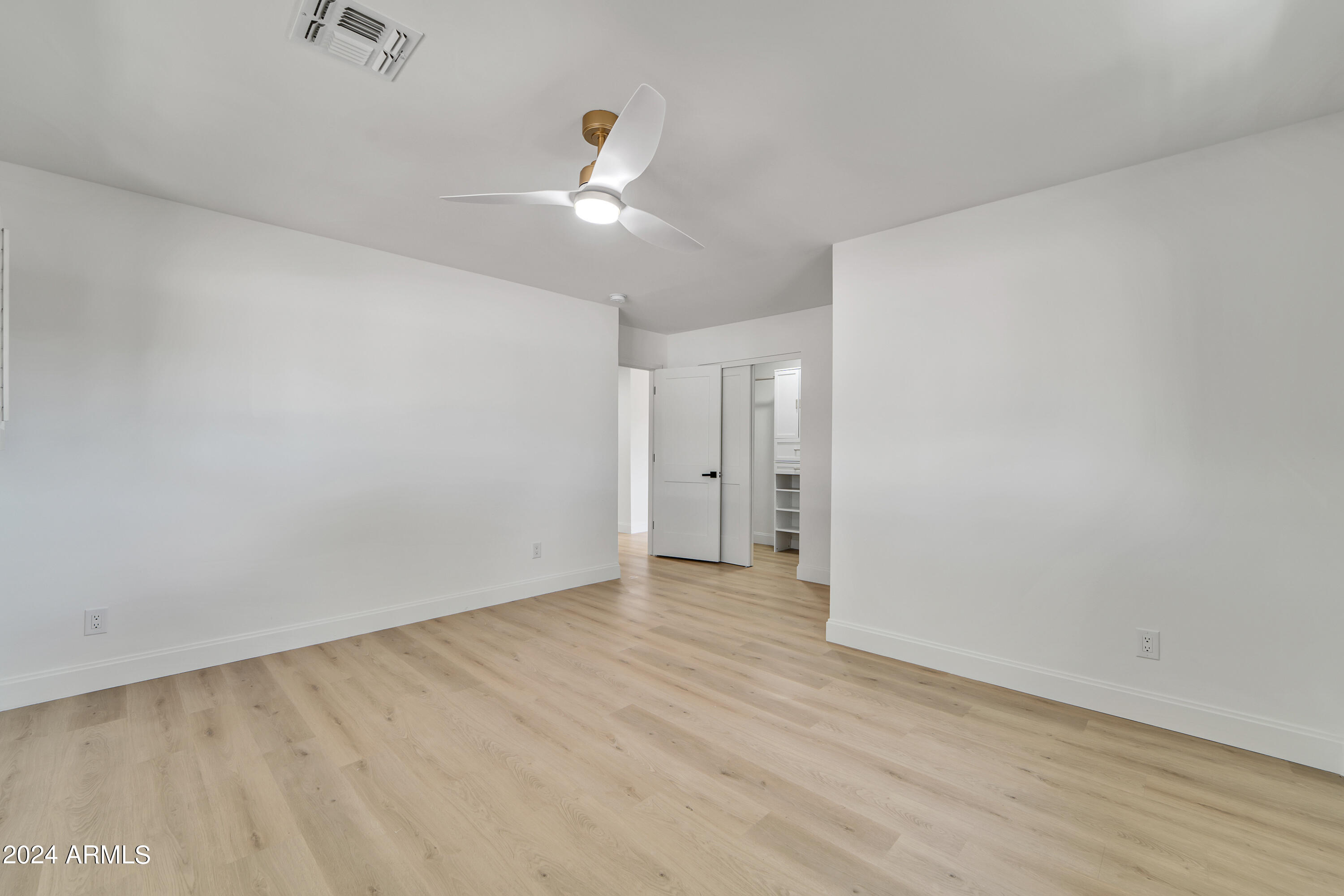 8032 E WILSHIRE Drive