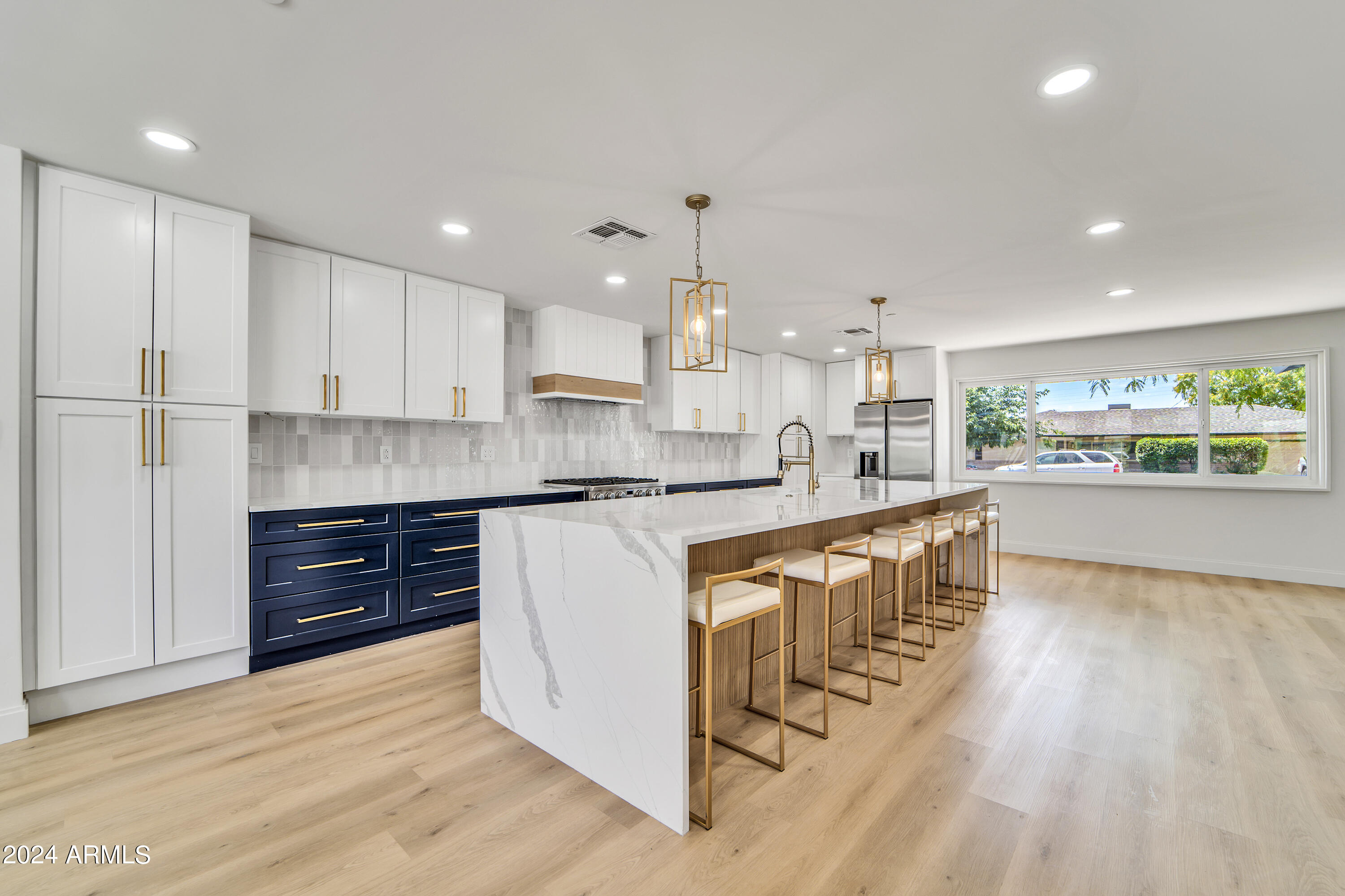 8032 E WILSHIRE Drive