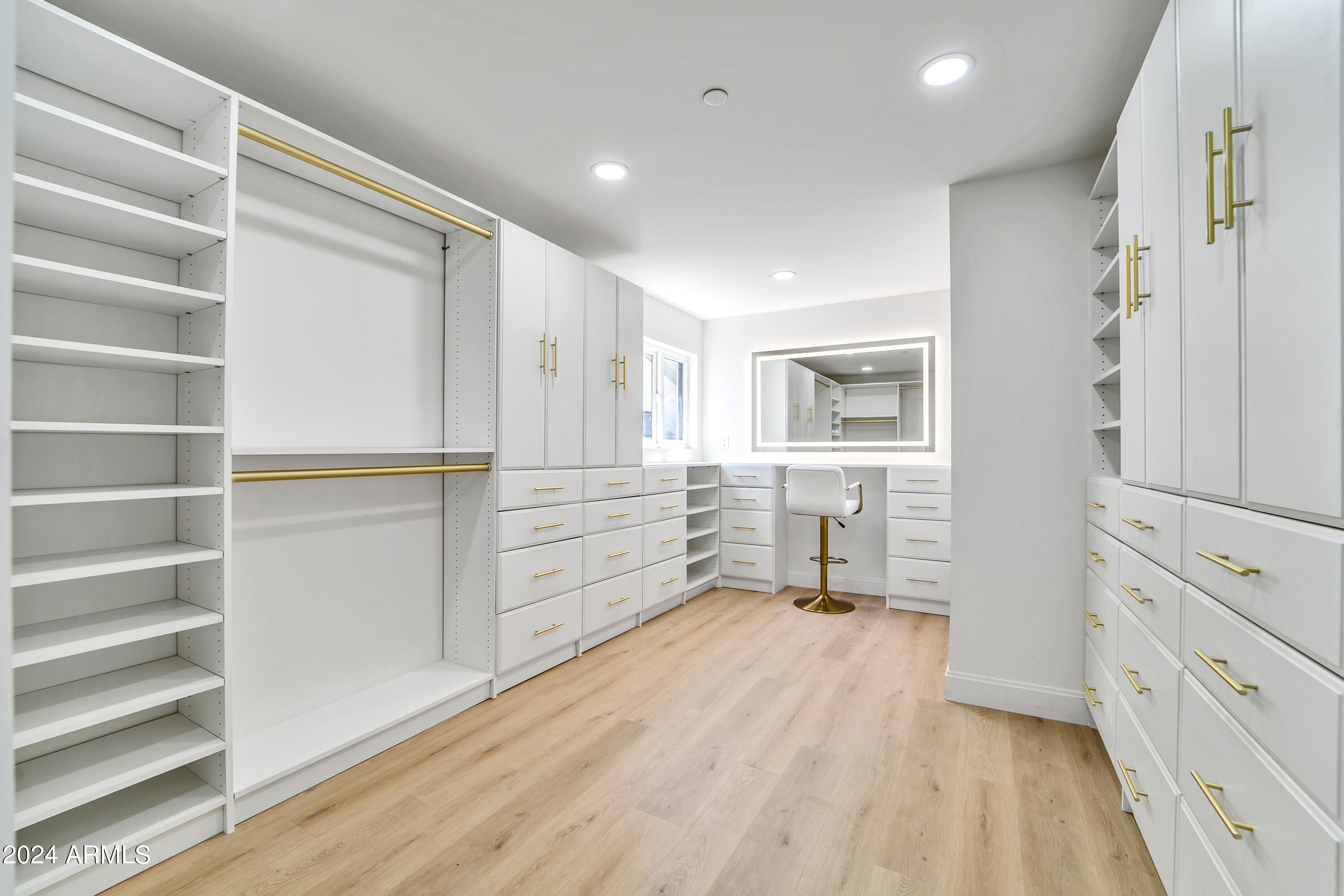 8032 E WILSHIRE Drive