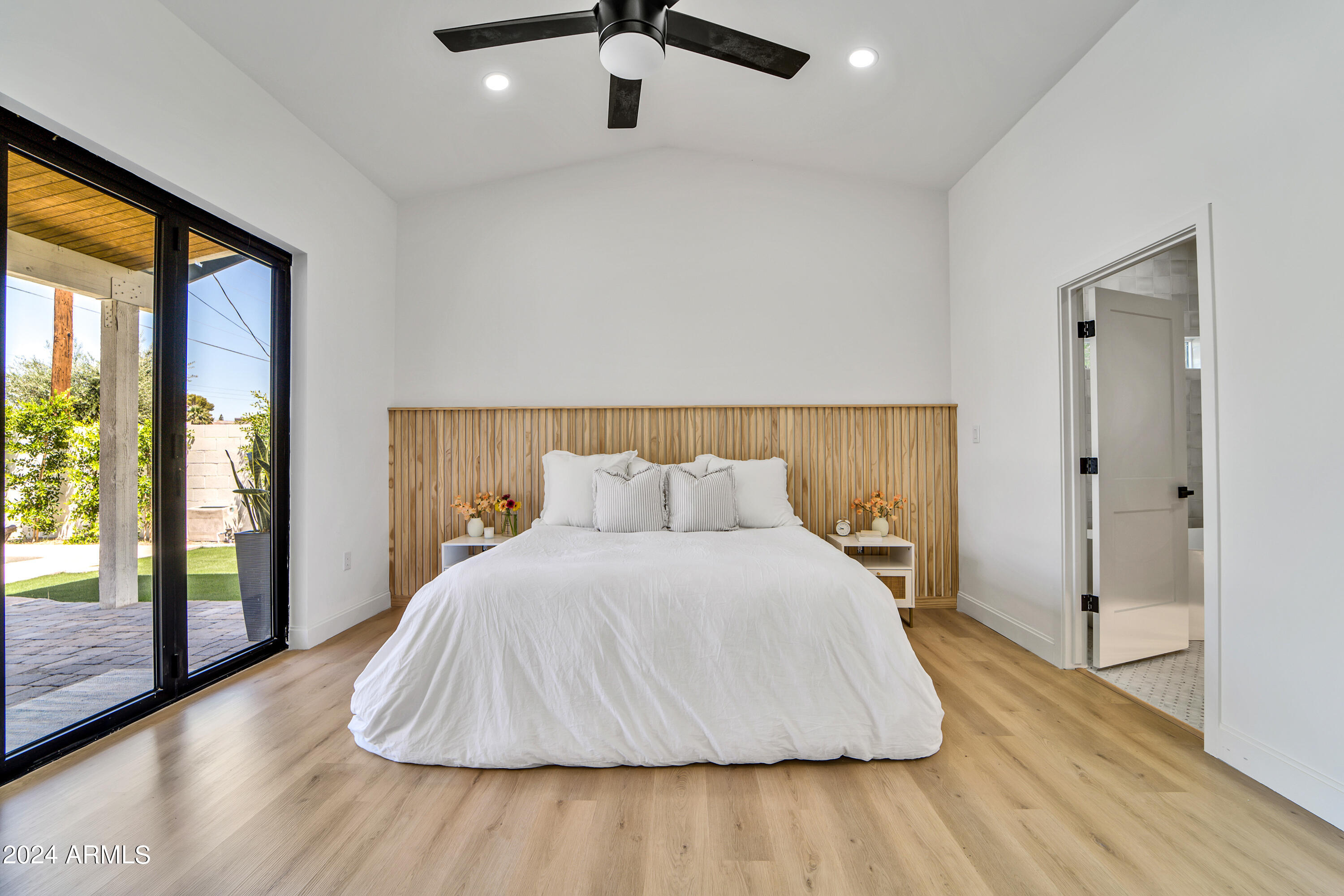 8032 E WILSHIRE Drive