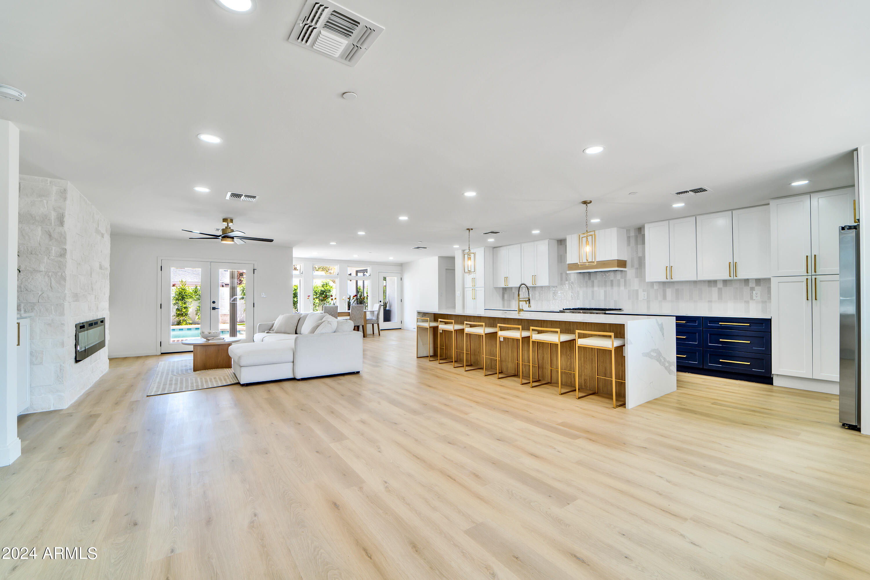 8032 E WILSHIRE Drive