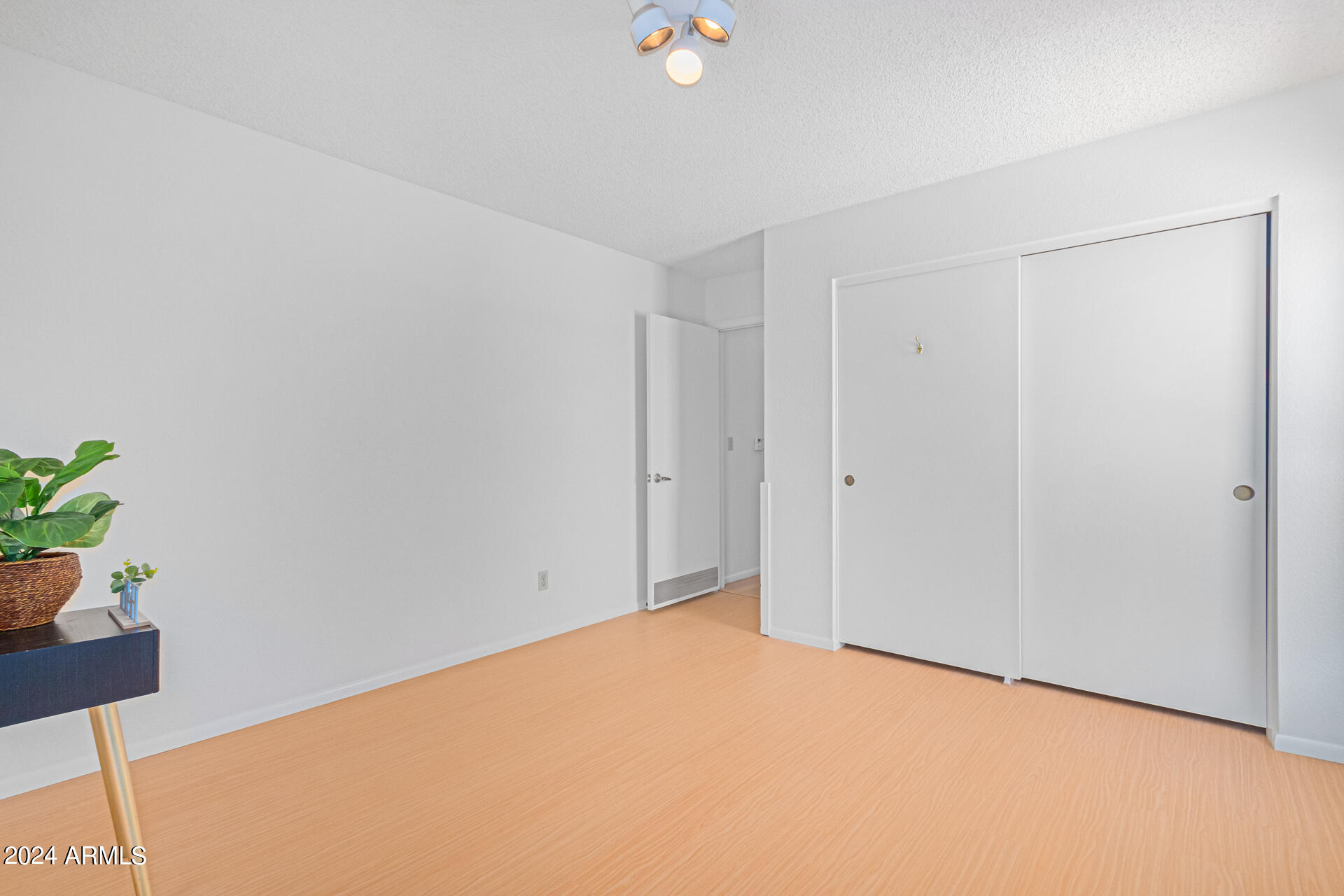1618 N COMANCHE Drive