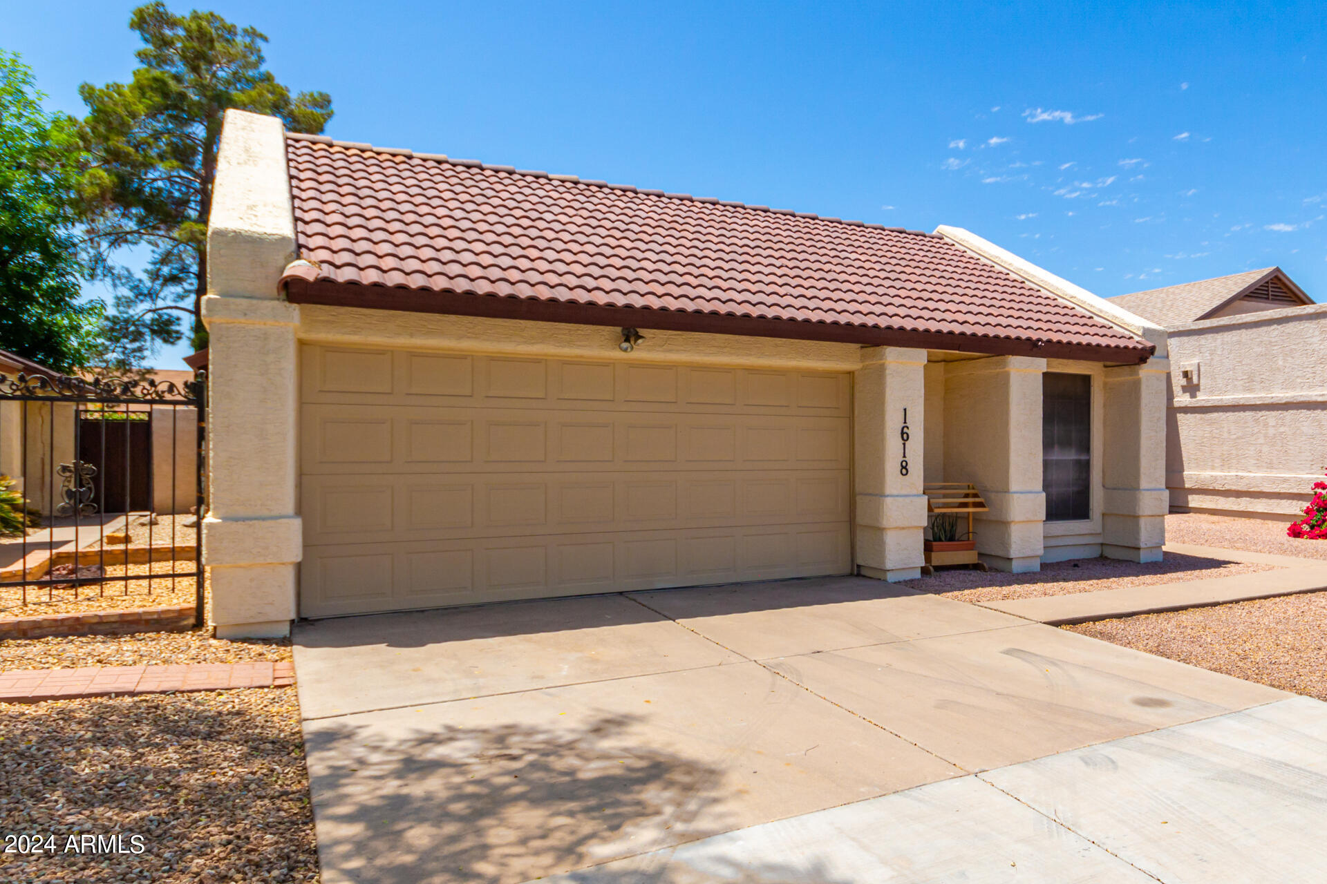 1618 N COMANCHE Drive