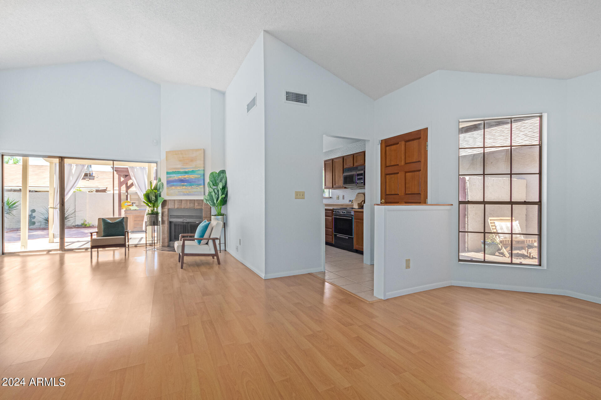 1618 N COMANCHE Drive