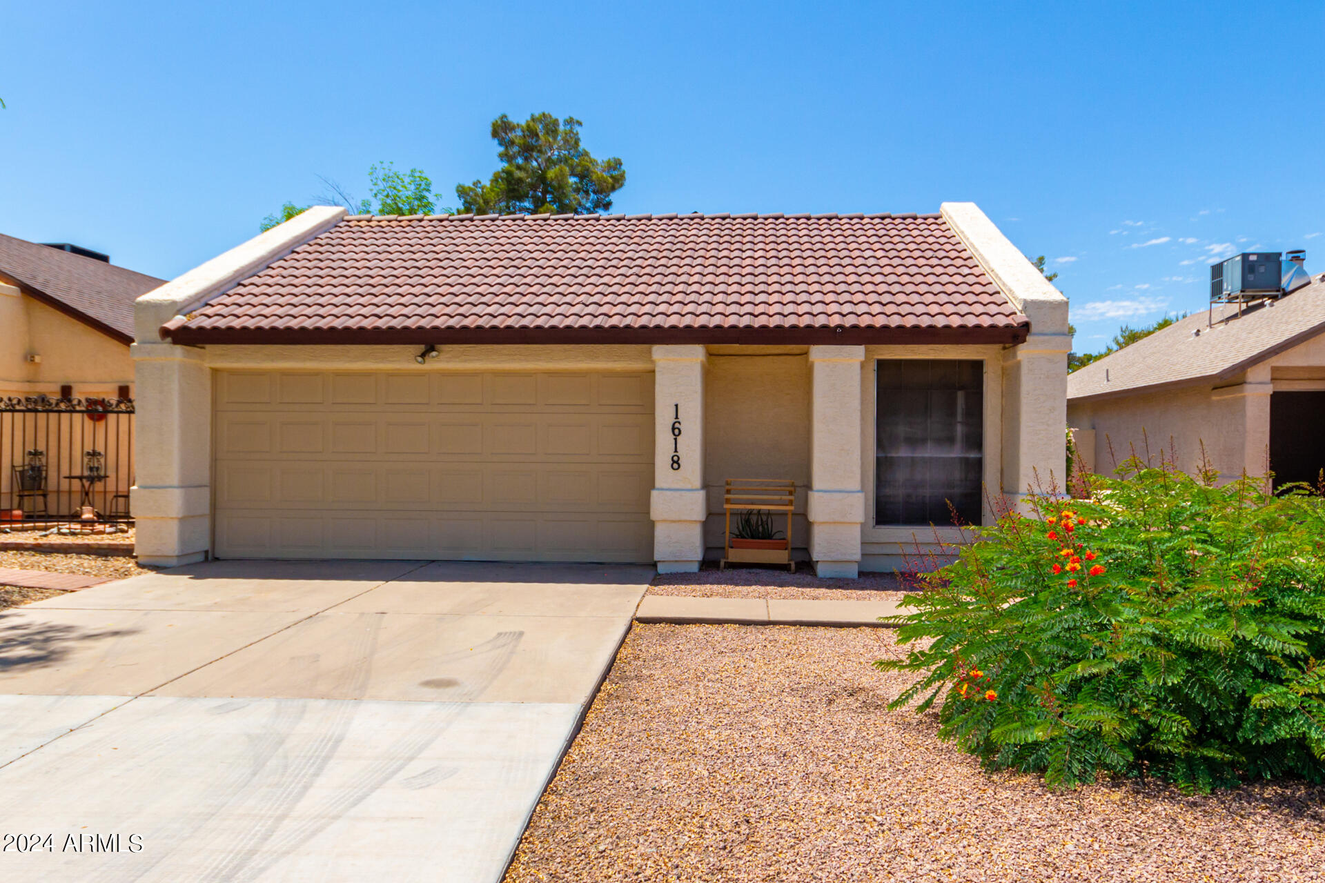 1618 N COMANCHE Drive