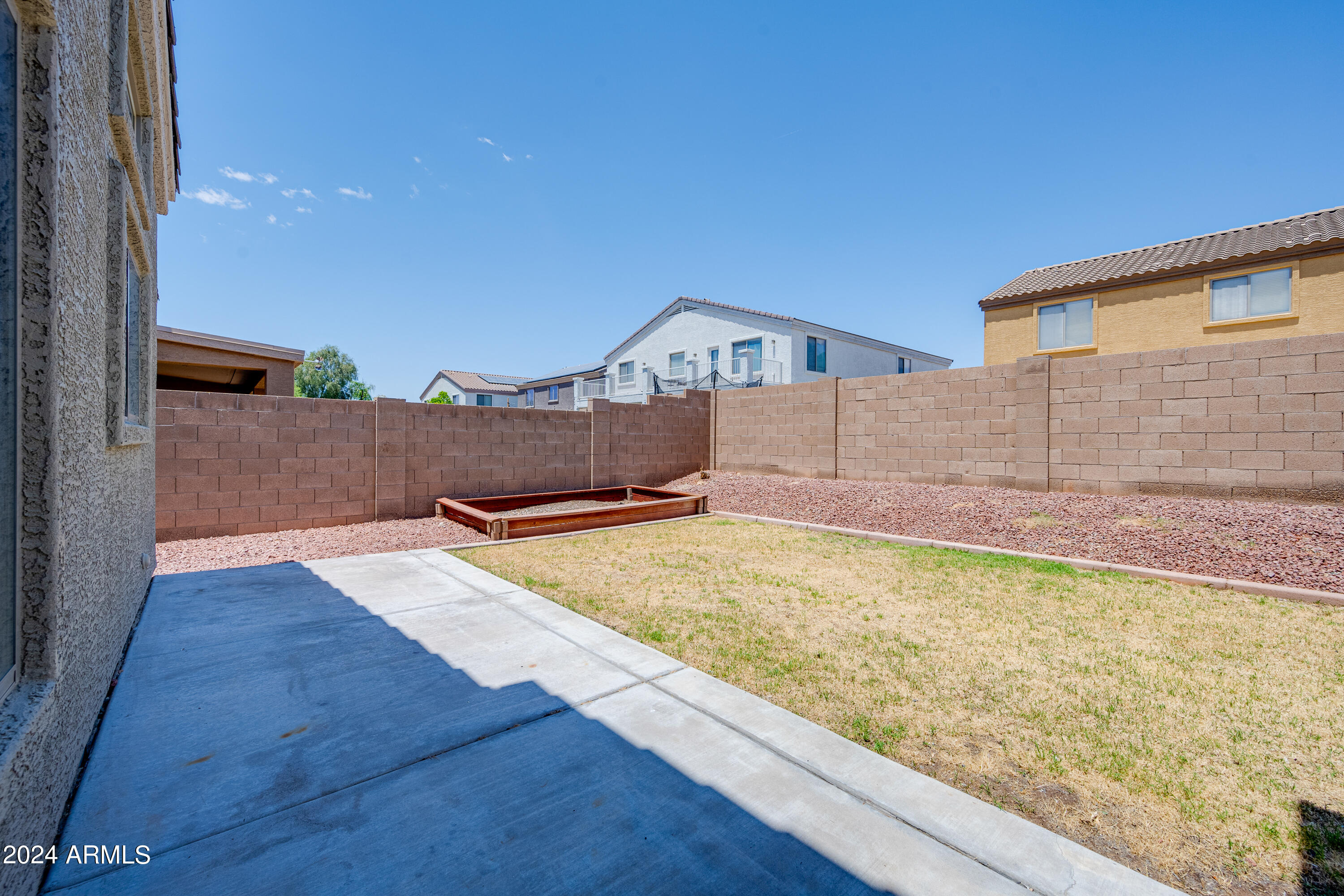 23582 W WAYLAND Drive