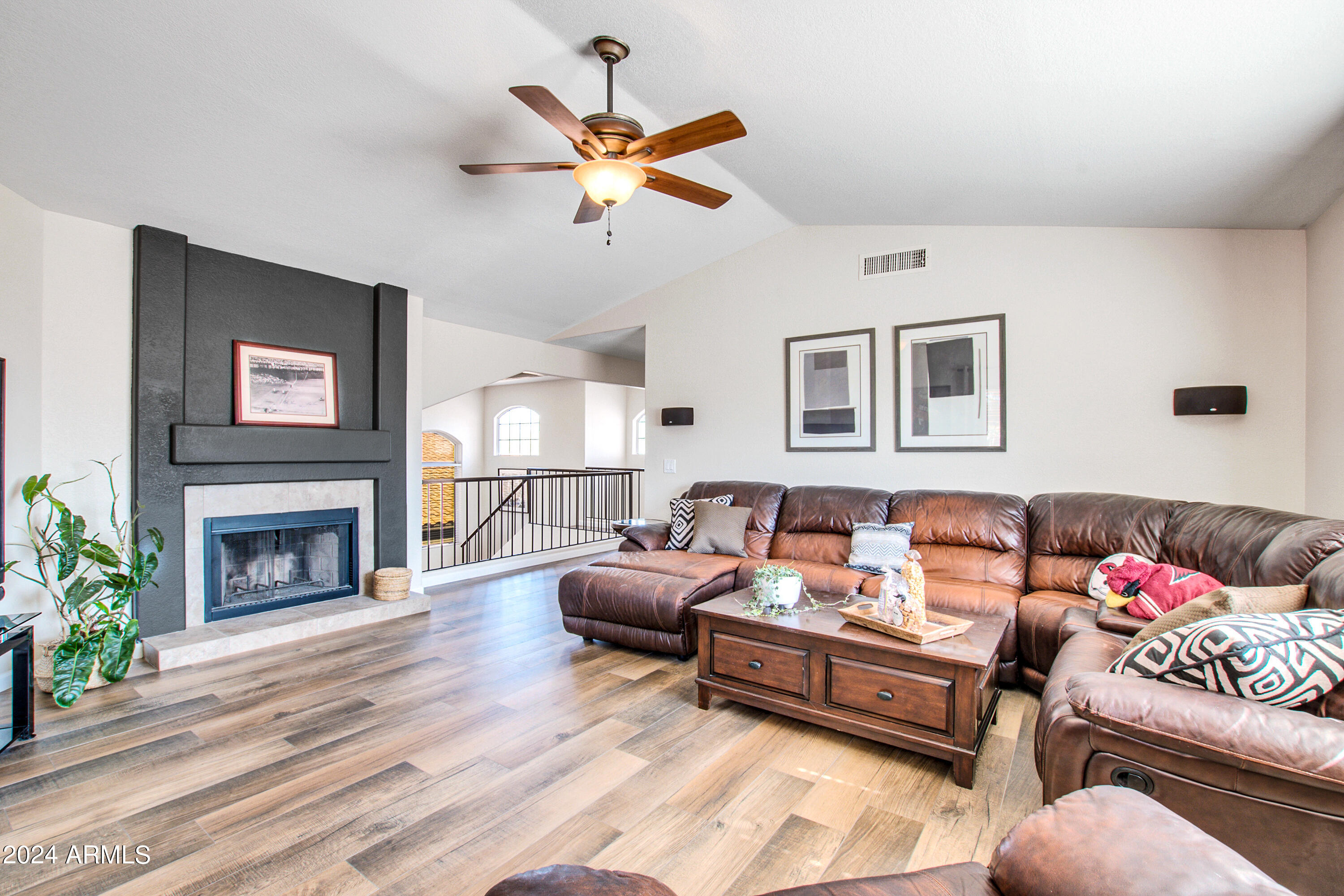 1566 W MAPLEWOOD Street