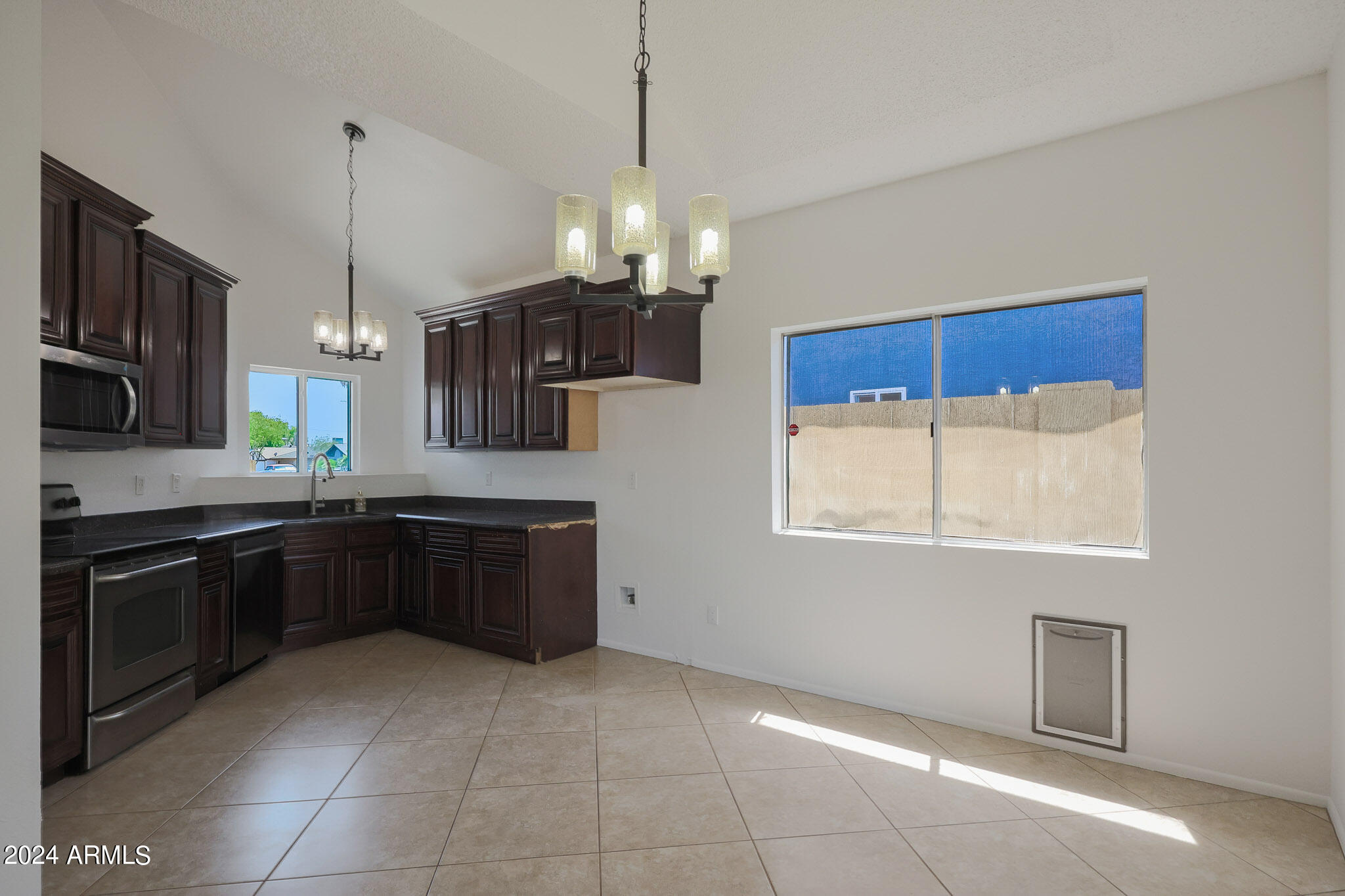 8236 W GREER Avenue