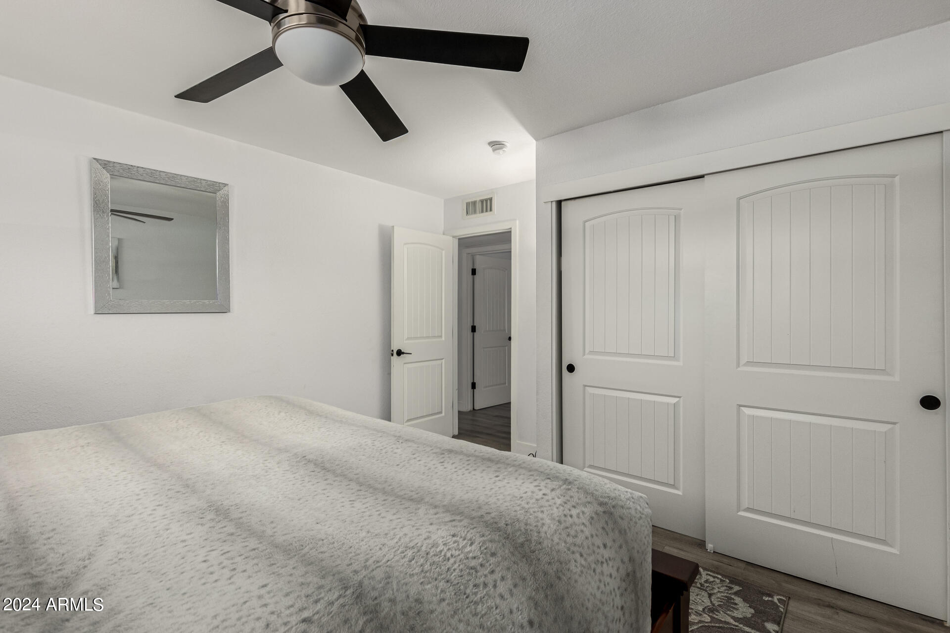 1044 E ALAMEDA Drive