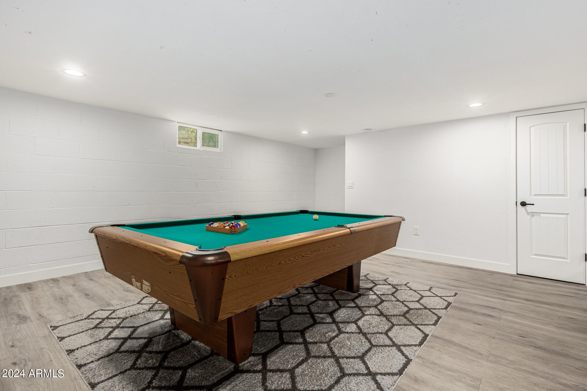 1044 E ALAMEDA Drive