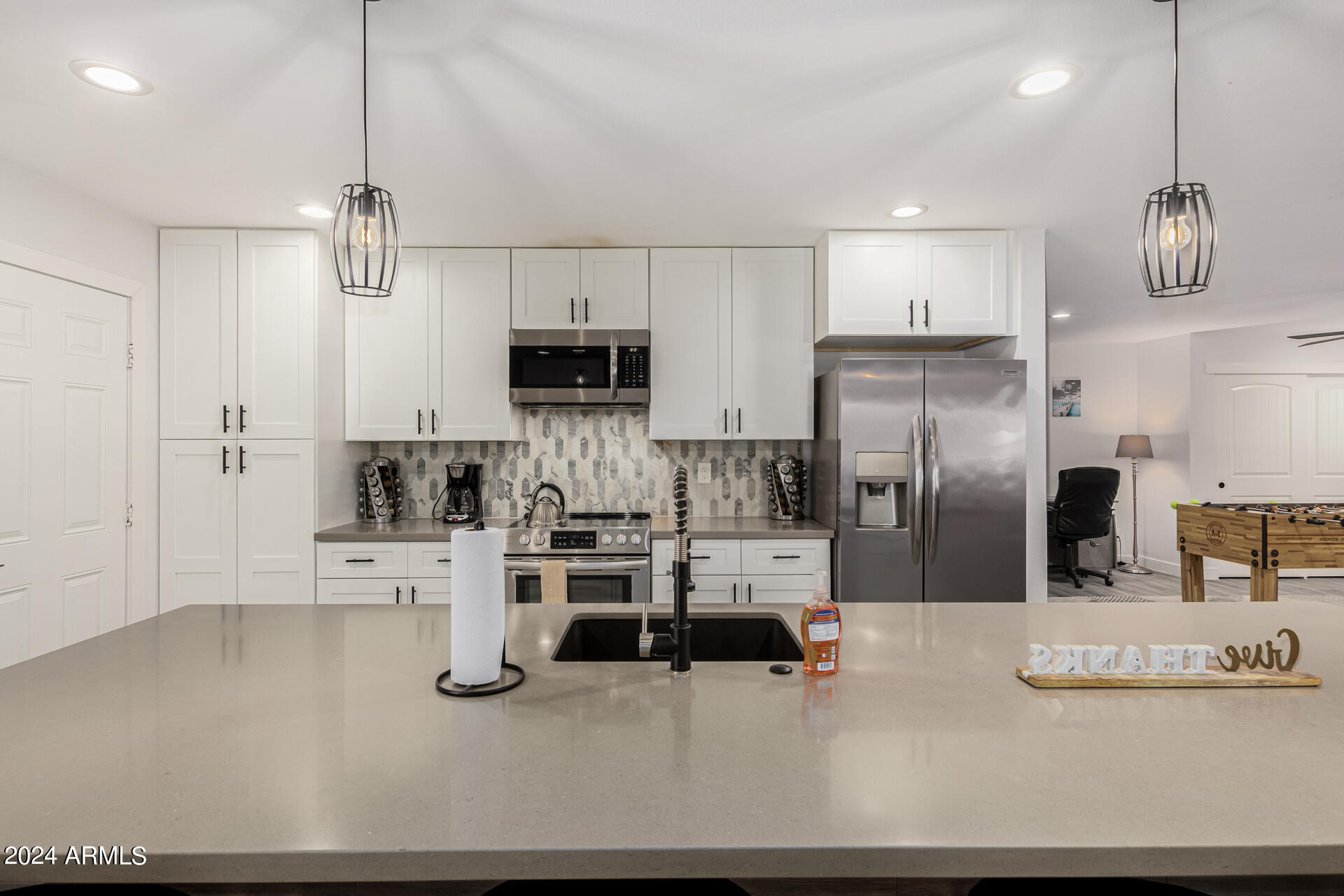 1044 E ALAMEDA Drive