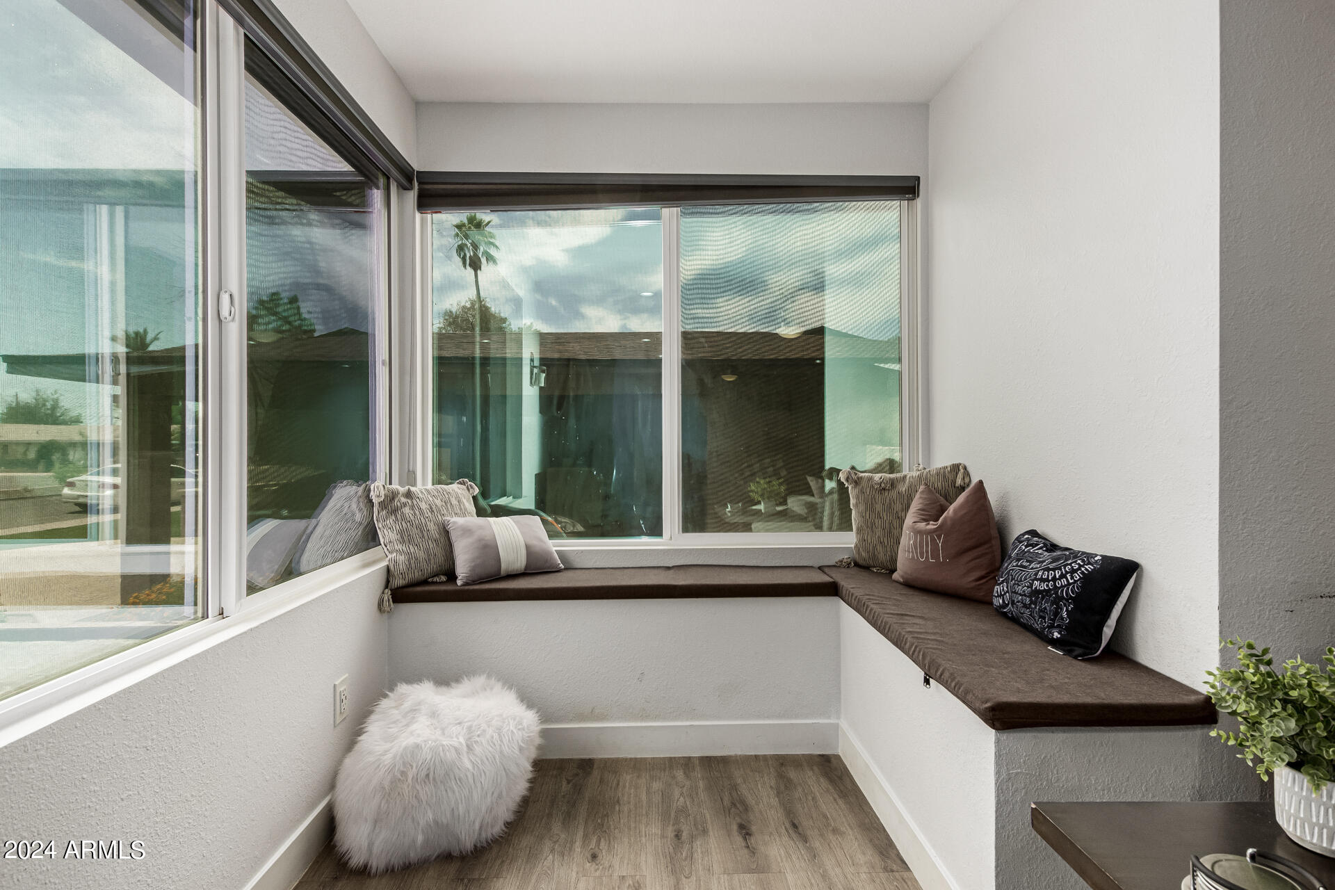 1044 E ALAMEDA Drive